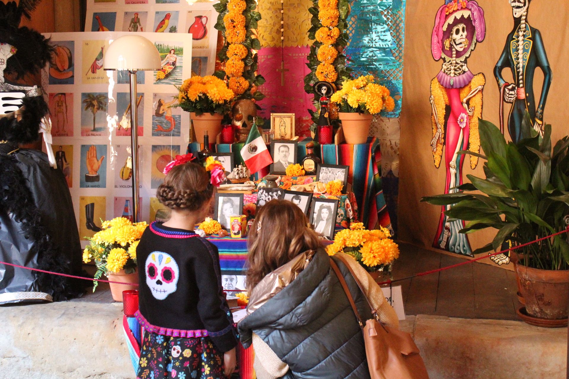 Carapintada de catrina, sentido y simbología de la Ofrenda a los muertos