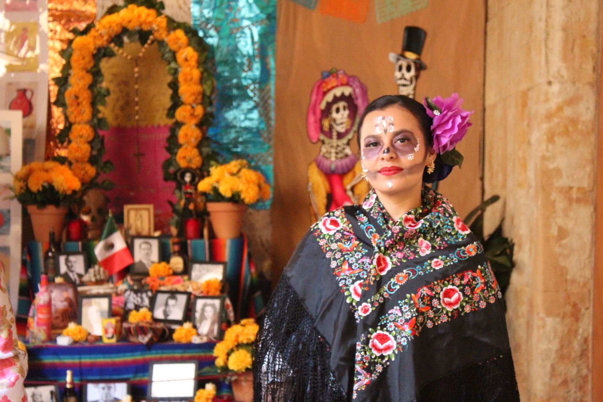 Carapintada de catrina, sentido y simbología de la Ofrenda a los muertos