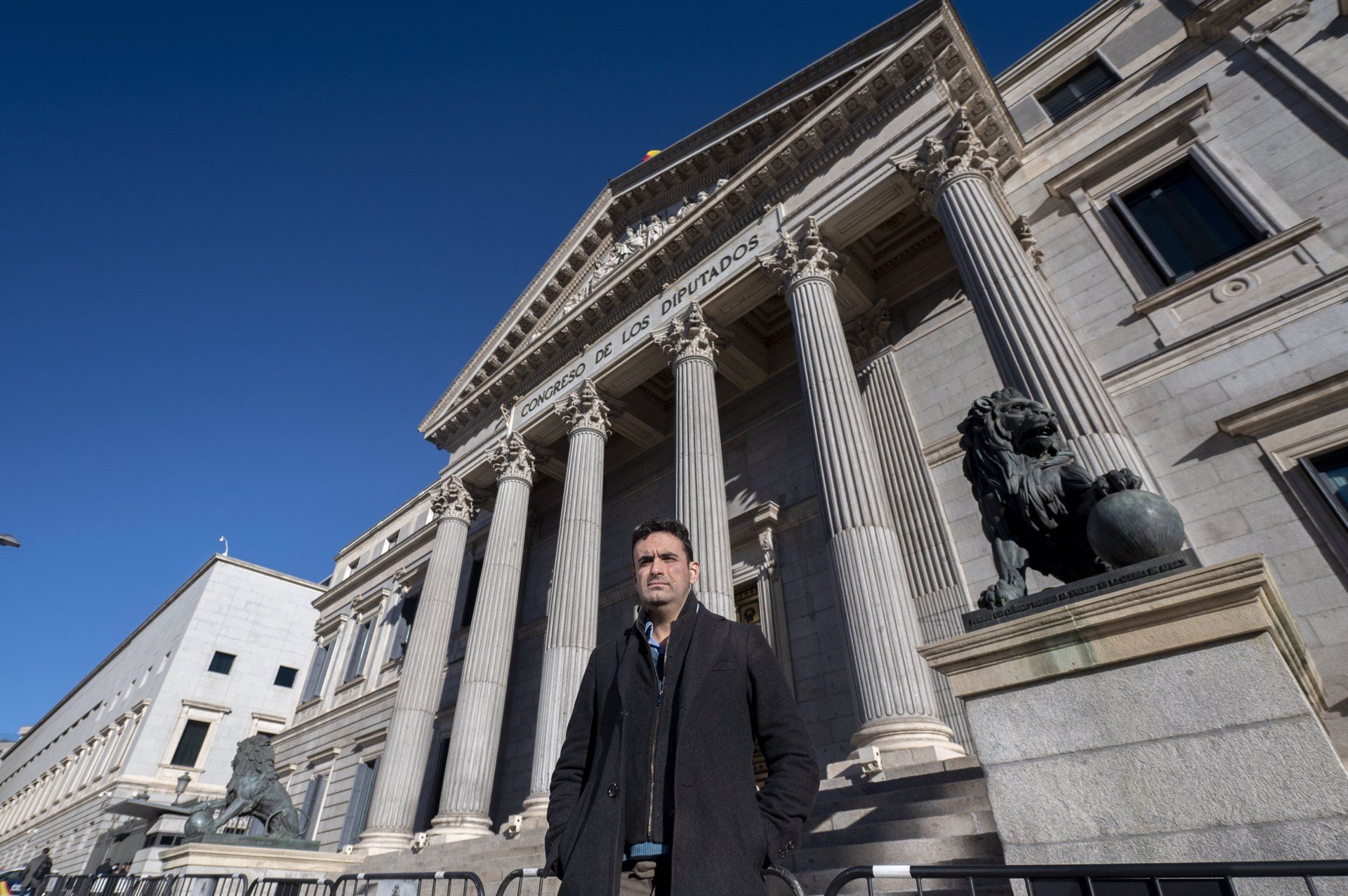 Miguel Hurtado, víctima de pederastia en la Iglesia, frente al Congreso de los Diputados,en una fotografía de archivo - Alberto Ortega - Europa Press - Archivo