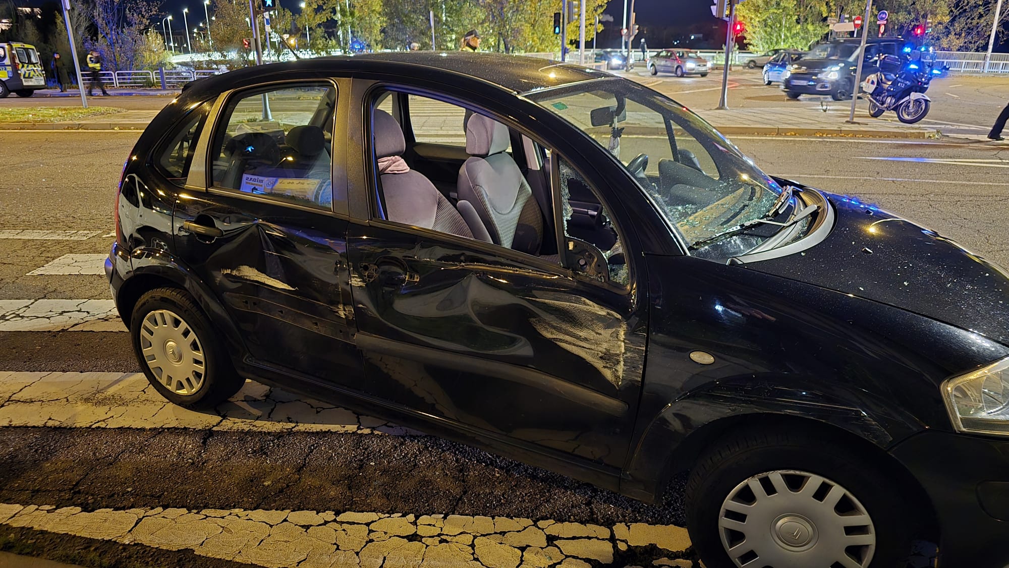 Tres vehículos implicados en un accidente de tráfico en la glorieta Leonardo Da Vinci. Fotos Andrea M.  (3)