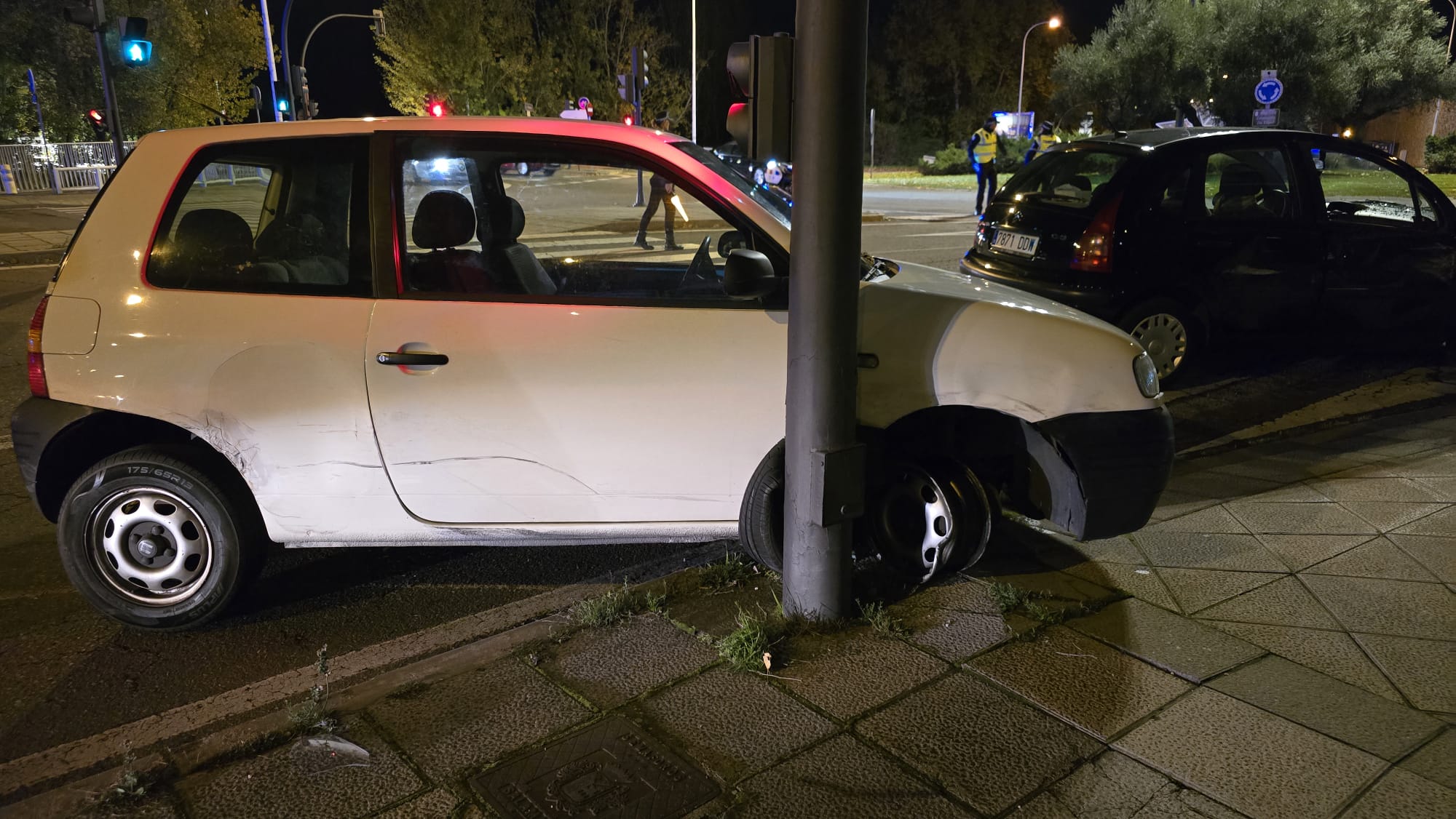 Tres vehículos implicados en un accidente de tráfico en la glorieta Leonardo Da Vinci. Fotos Andrea M.  (5)