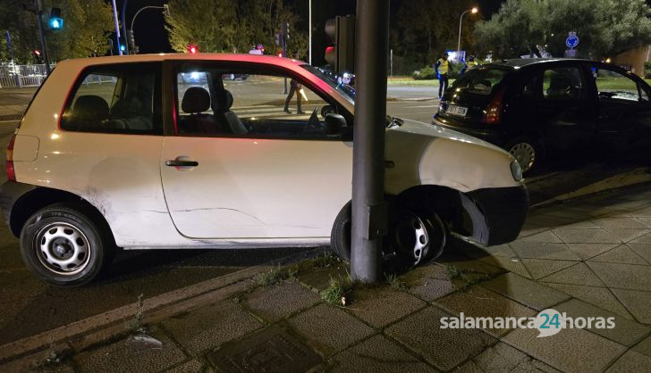 Tres vehículos implicados en un accidente de tráfico en la glorieta Leonardo Da Vinci. Fotos Andrea M.  (5)