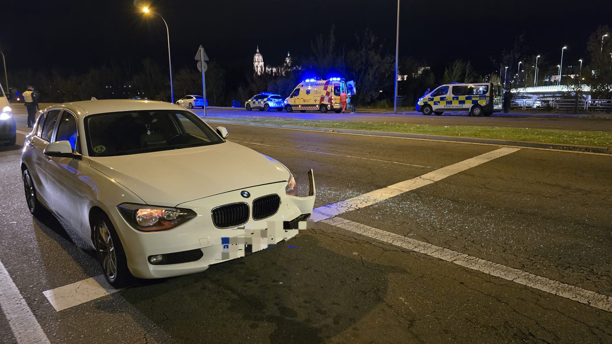 Tres vehículos implicados en un accidente de tráfico en la glorieta Leonardo Da Vinci. Fotos Andrea M.  (8)