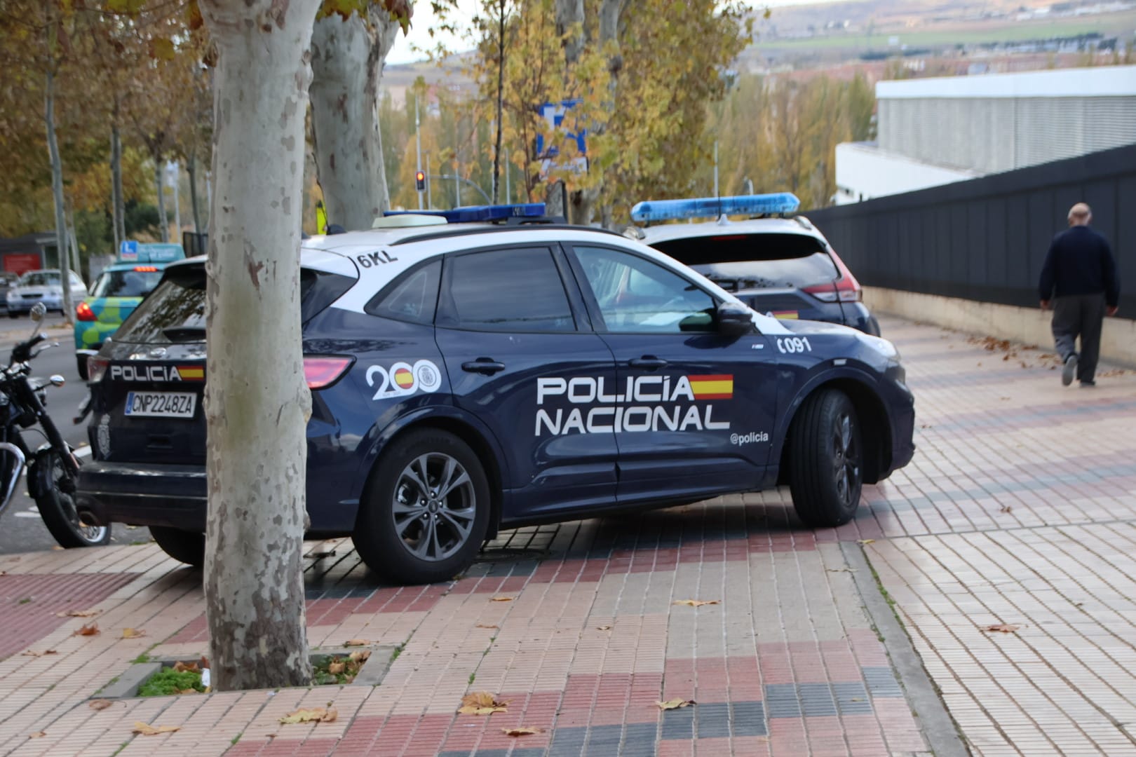 Varios efectivos de la Policía Nacional en el hospital de Salamanca (4)