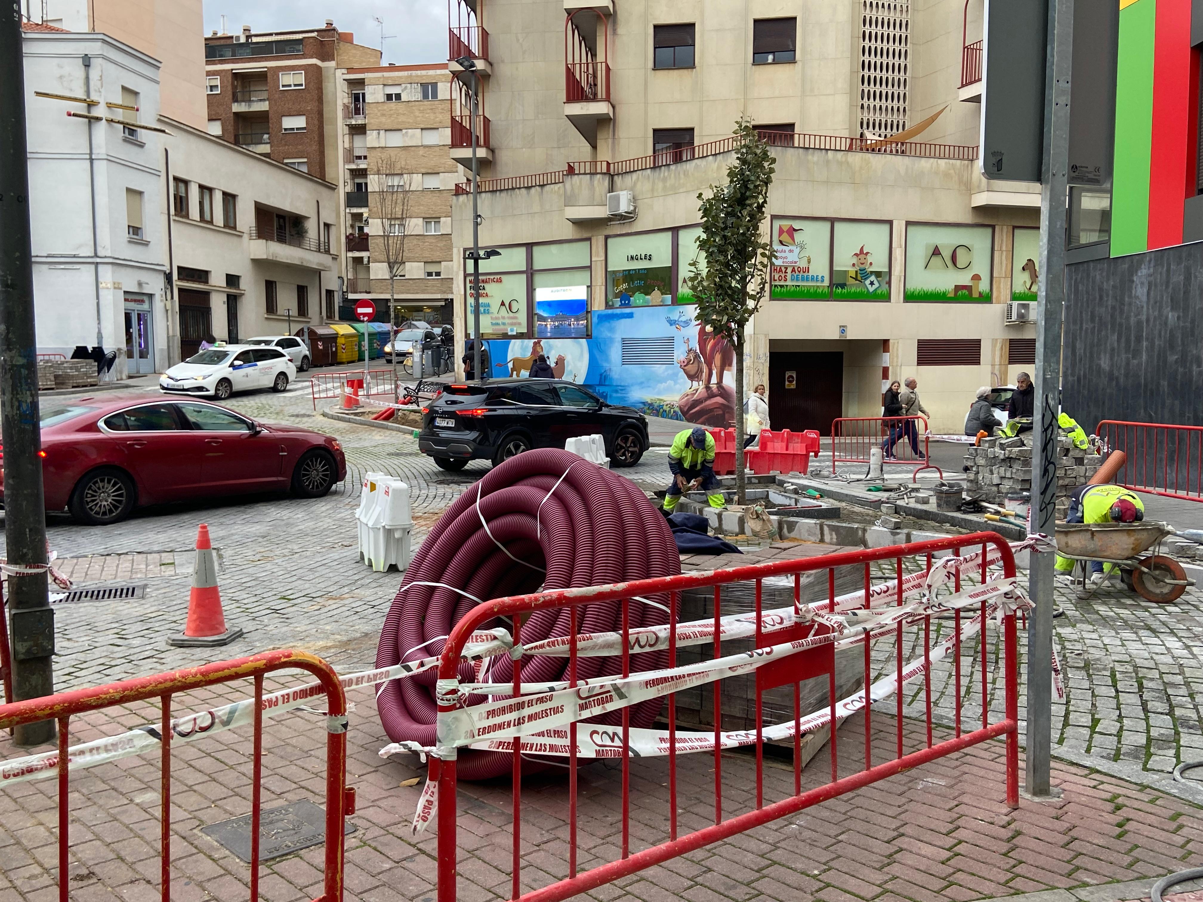 Los árboles están listos para brotar tras la polémica de su retirada hace menos de un mes en la plaza del Oeste