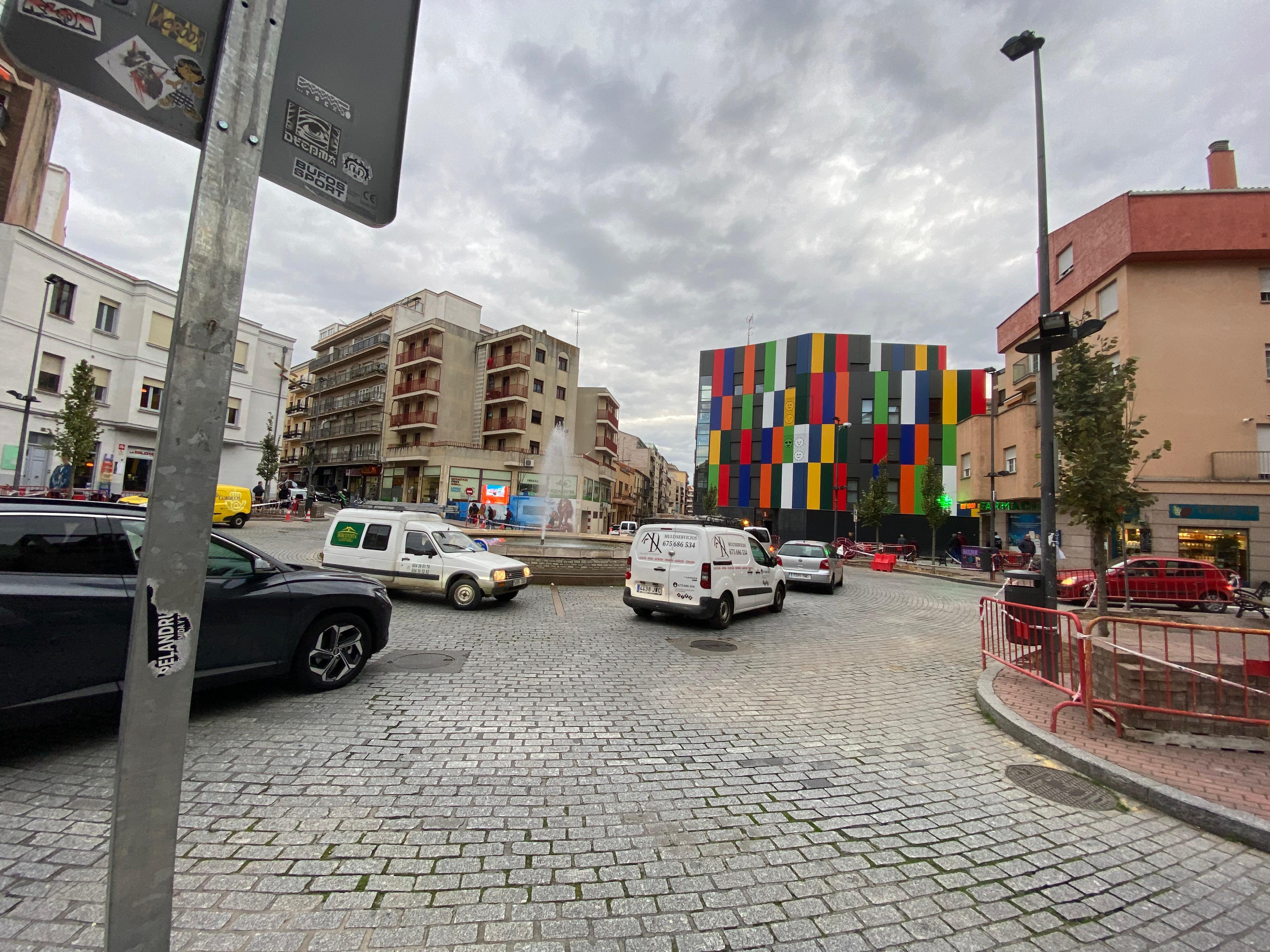 Los árboles están listos para brotar tras la polémica de su retirada hace menos de un mes en la plaza del Oeste