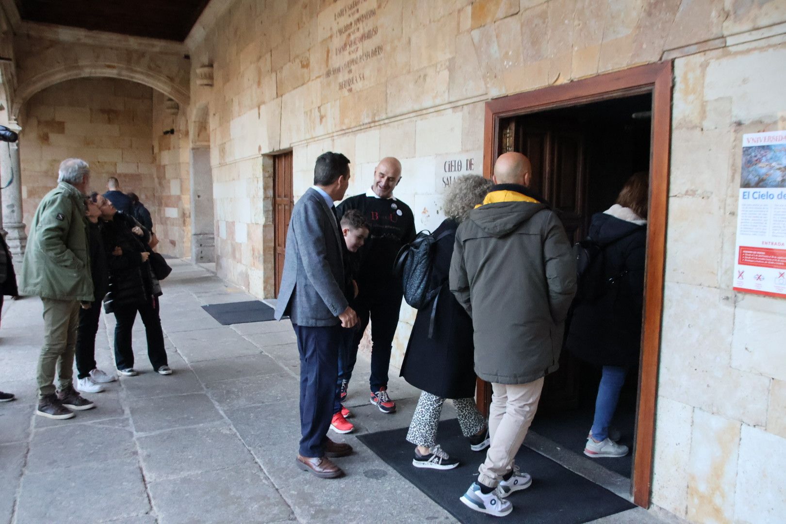 Visita al Cielo de Salamanca de Corchado y de los niños que han formado parte de "Burujú, el último unicornio"