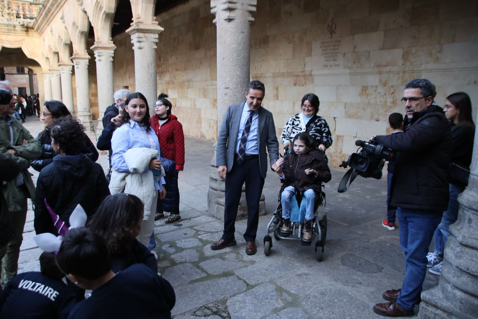 Visita al Cielo de Salamanca de Corchado y de los niños que han formado parte de "Burujú, el último unicornio"