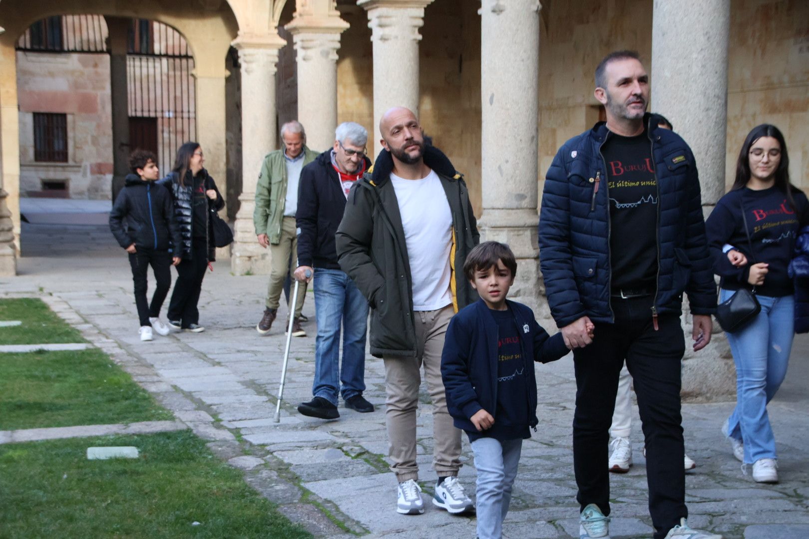 Visita al Cielo de Salamanca de Corchado y de los niños que han formado parte de "Burujú, el último unicornio"