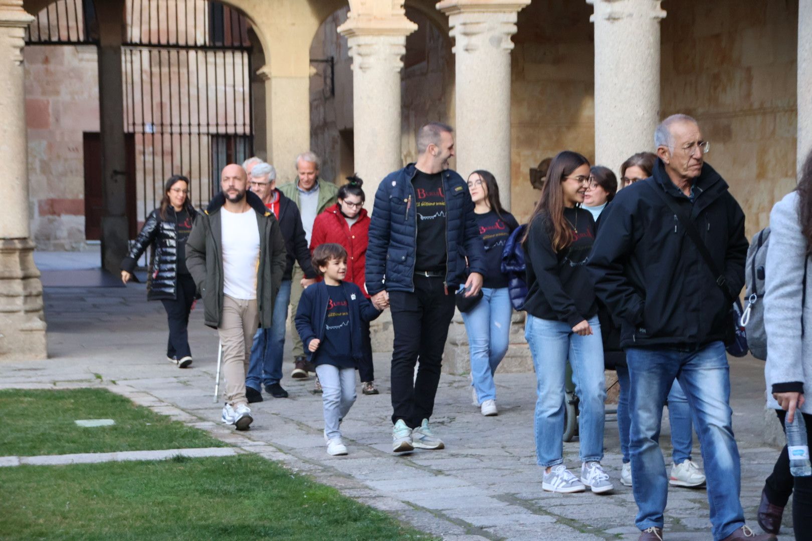 Visita al Cielo de Salamanca de Corchado y de los niños que han formado parte de "Burujú, el último unicornio"