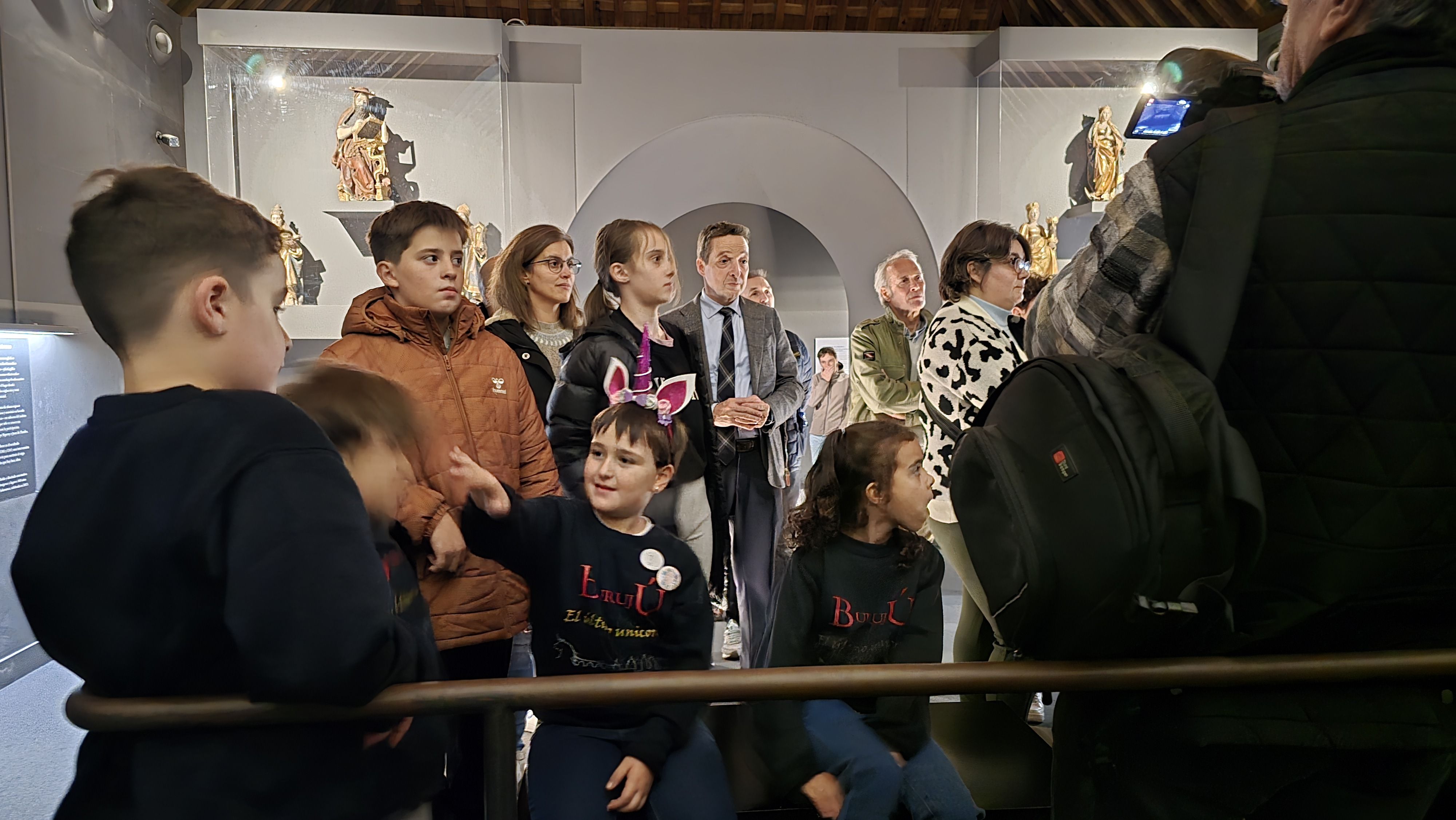 Visita al Cielo de Salamanca de Corchado y de los niños que han formado parte de "Burujú, el último unicornio"