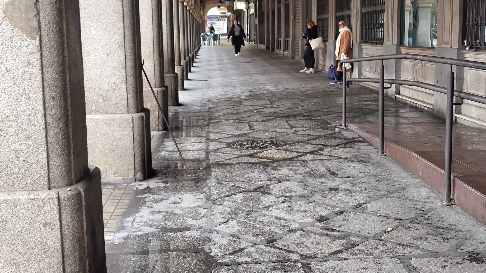 Fuga de agua en Gran vía