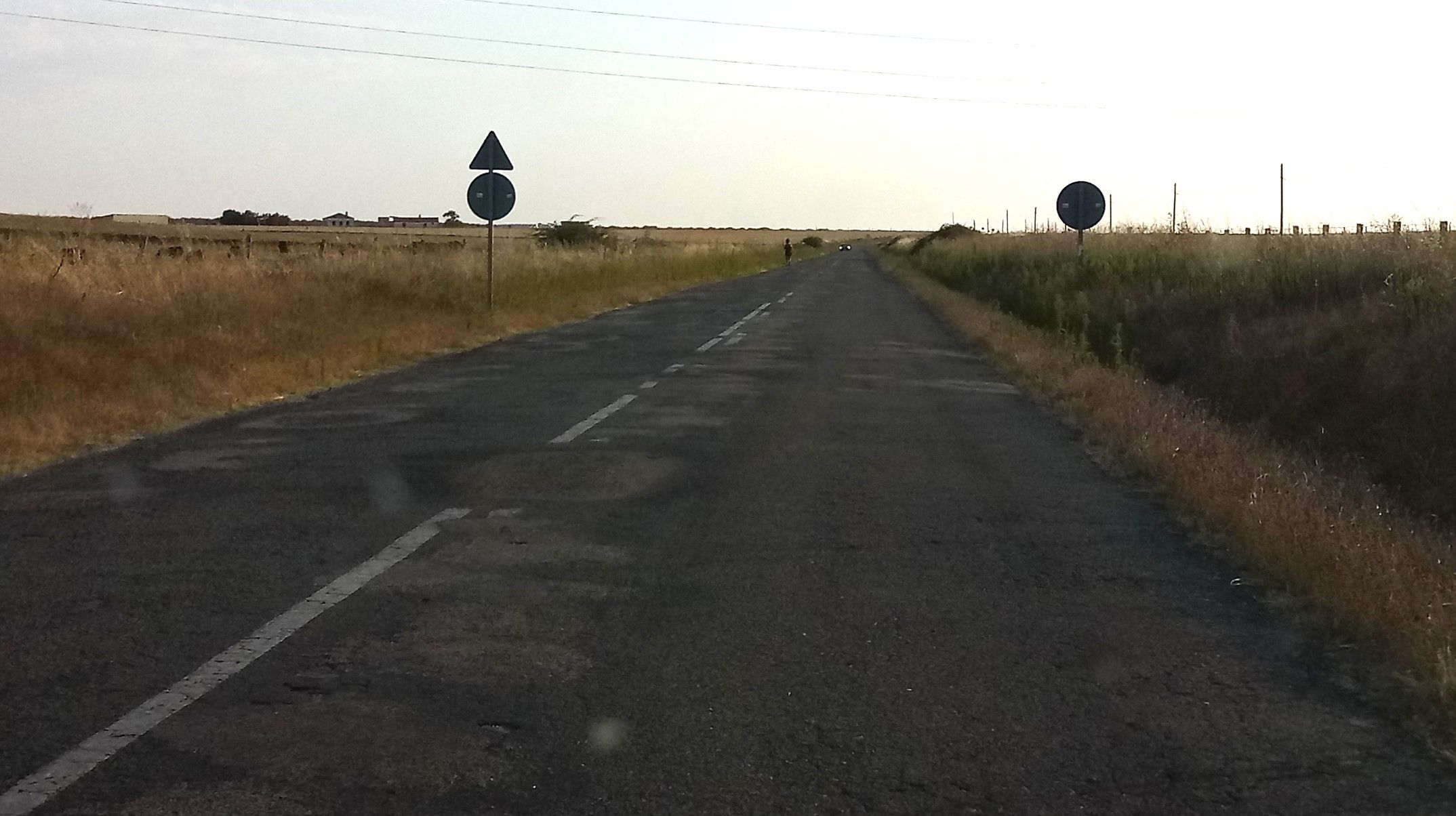 Carretera SA 305 en la salida del casco urbano de Ledesma en dirección sur (2). Foto, UPL.