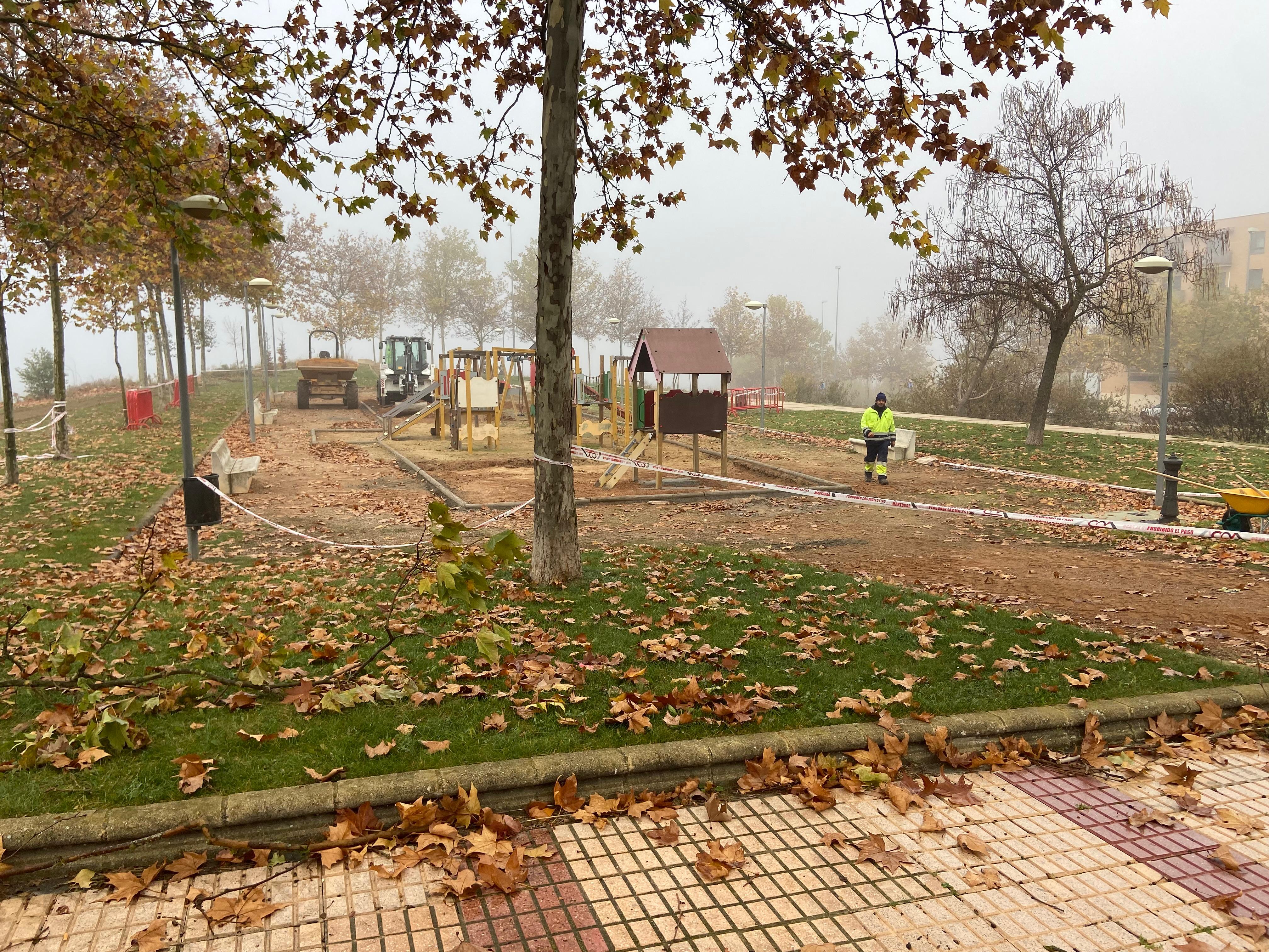 Arrancan las obras de cuatro parques infantiles y la plantación de árboles en el Zurguén