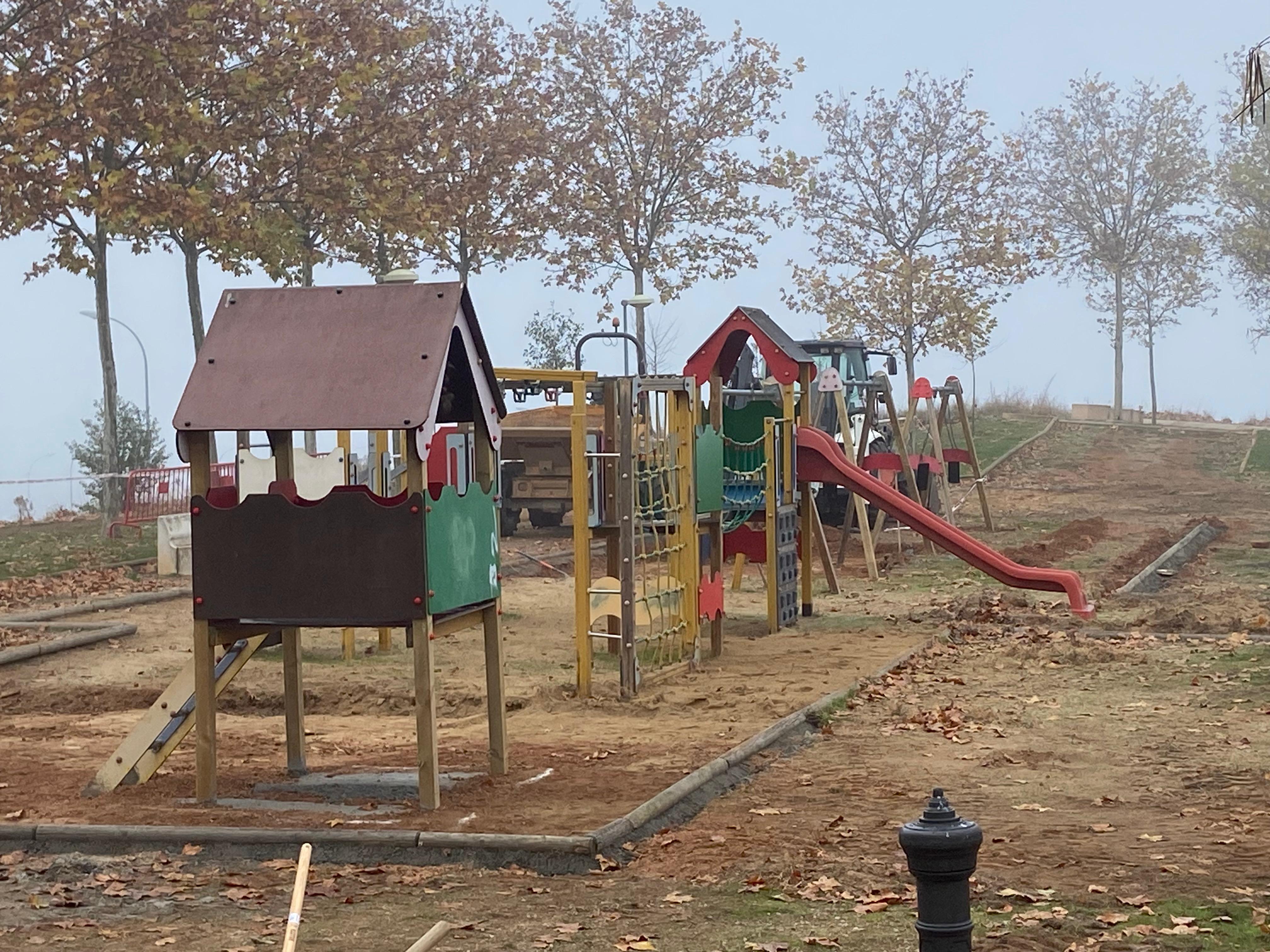 Arrancan las obras de cuatro parques infantiles y la plantación de árboles en el Zurguén