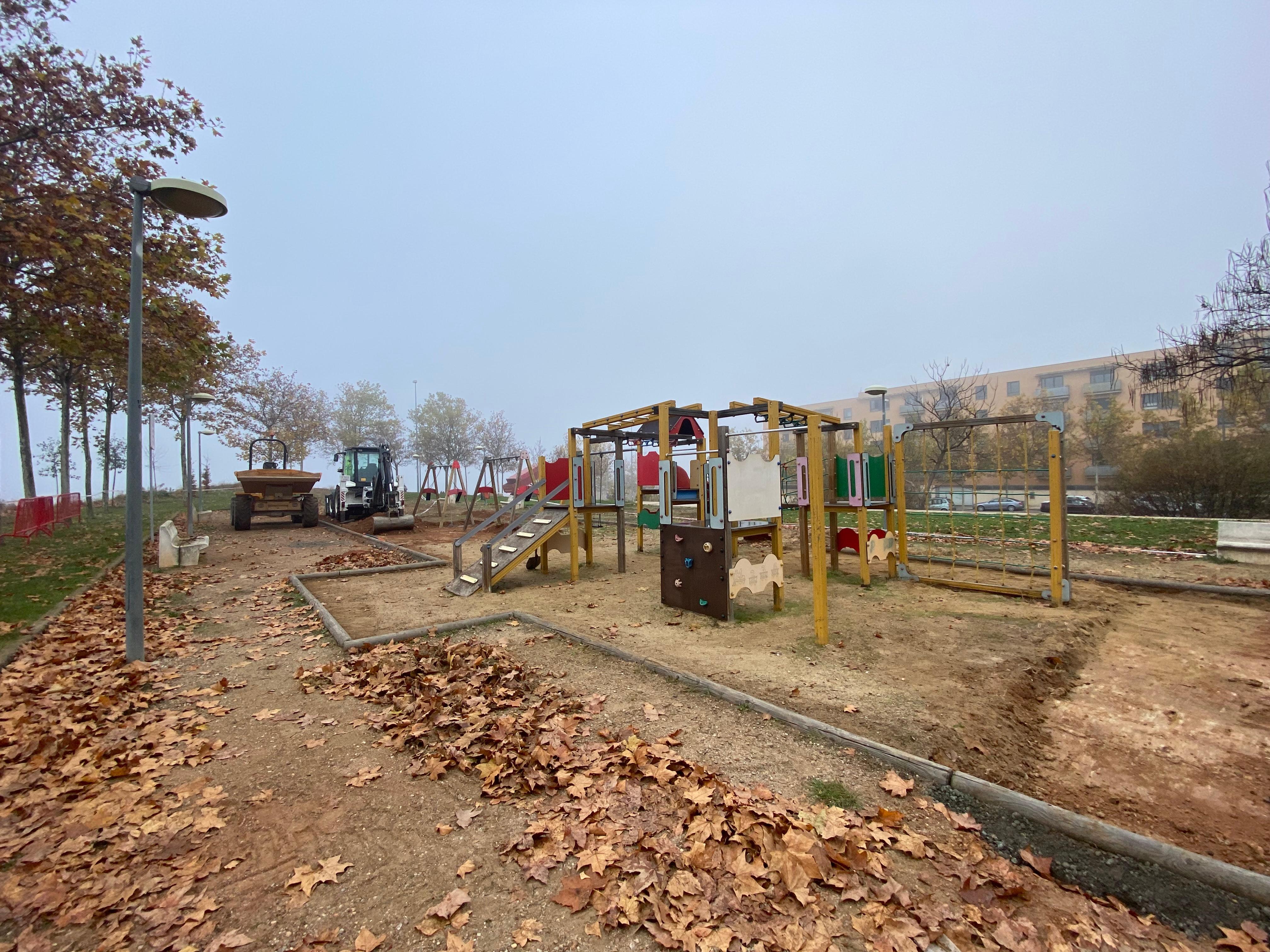 Arrancan las obras de cuatro parques infantiles y la plantación de árboles en el Zurguén