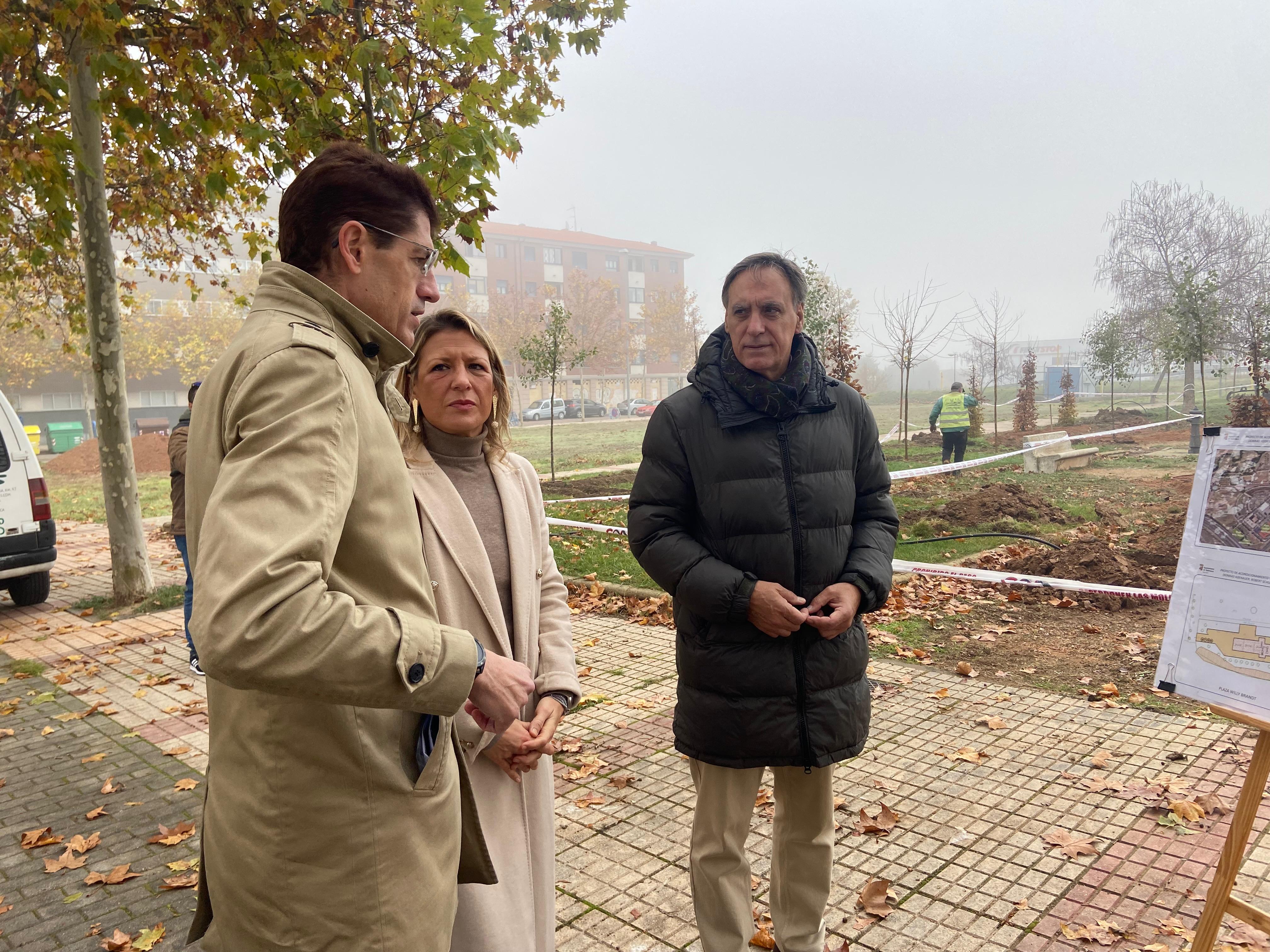 Arrancan las obras de cuatro parques infantiles y la plantación de árboles en el Zurguén