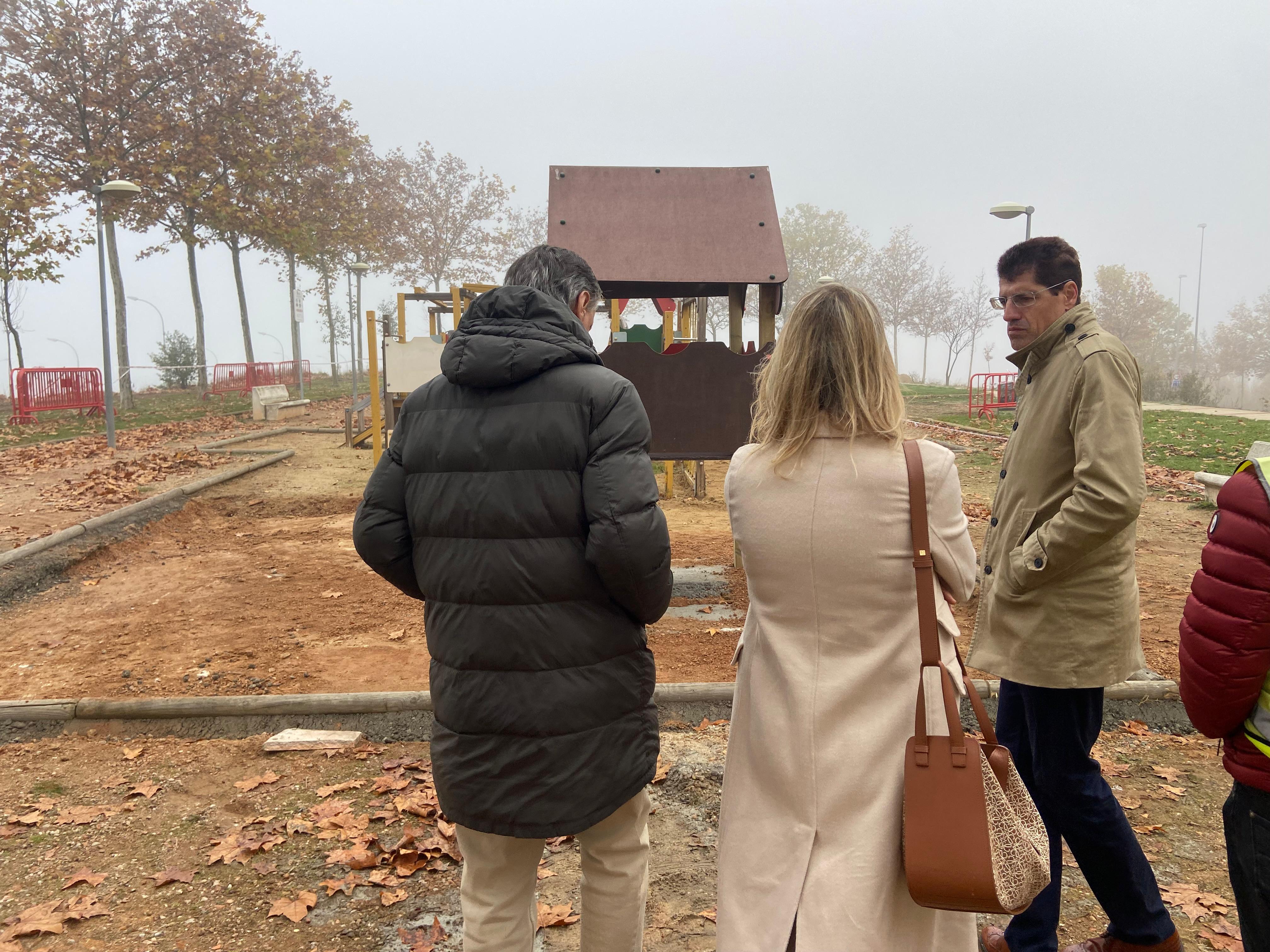 Arrancan las obras de cuatro parques infantiles y la plantación de árboles en el Zurguén