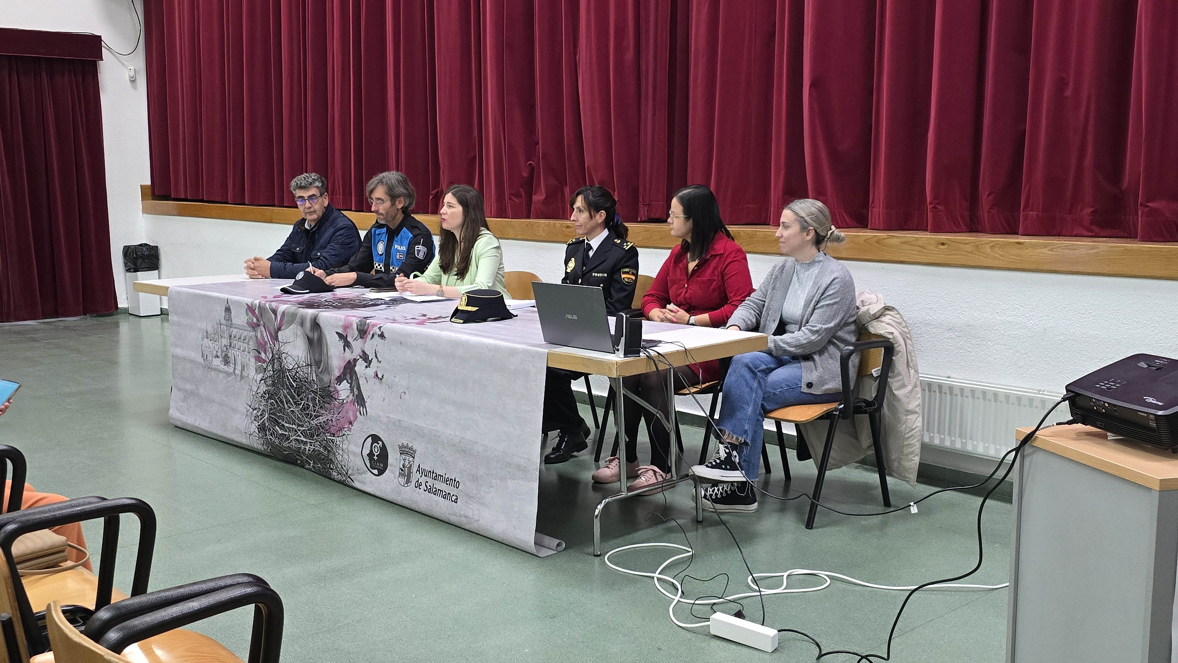 Mesa redonda ‘Trata de personas con fines de explotación sexual’ de la Escuela Municipal de Igualdad