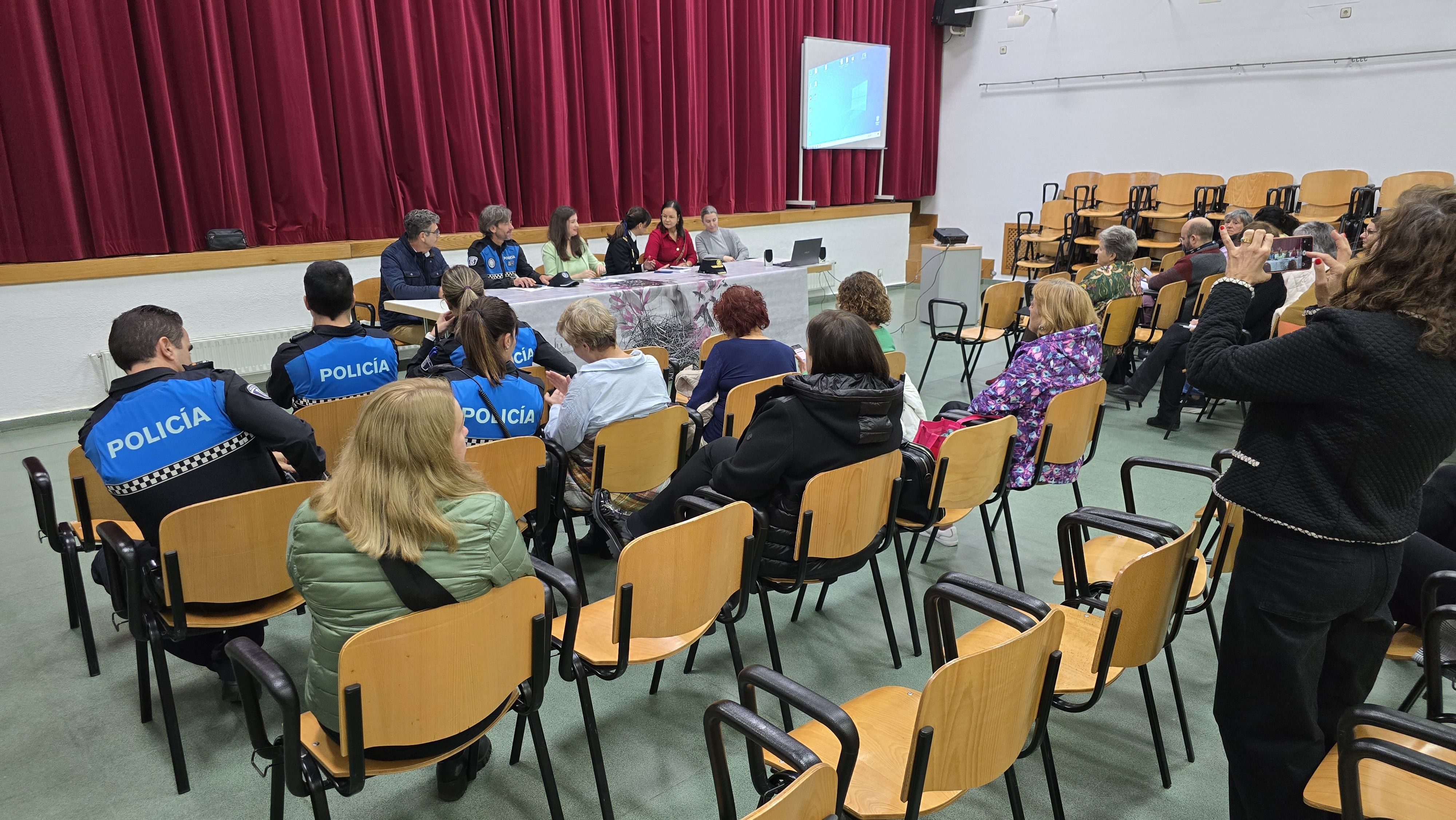 Mesa redonda ‘Trata de personas con fines de explotación sexual’ de la Escuela Municipal de Igualdad