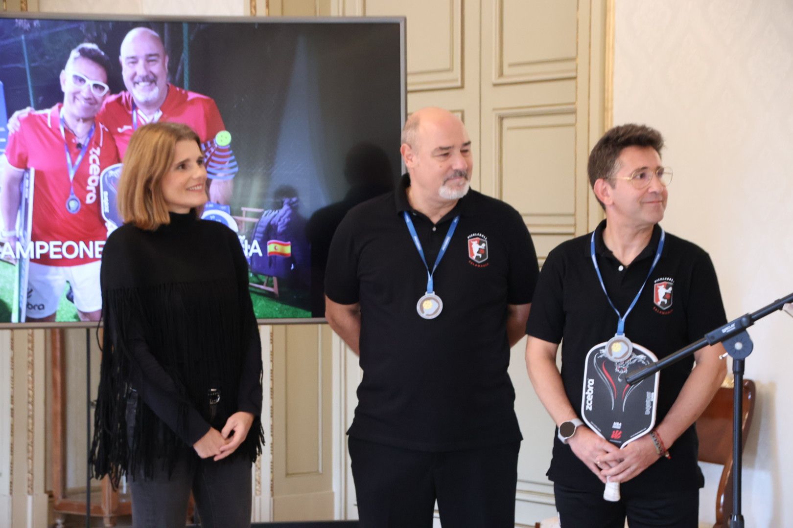 Carlos García Carbayo, recibe a campeones de España de pickleball por clubes en la categoría de +50