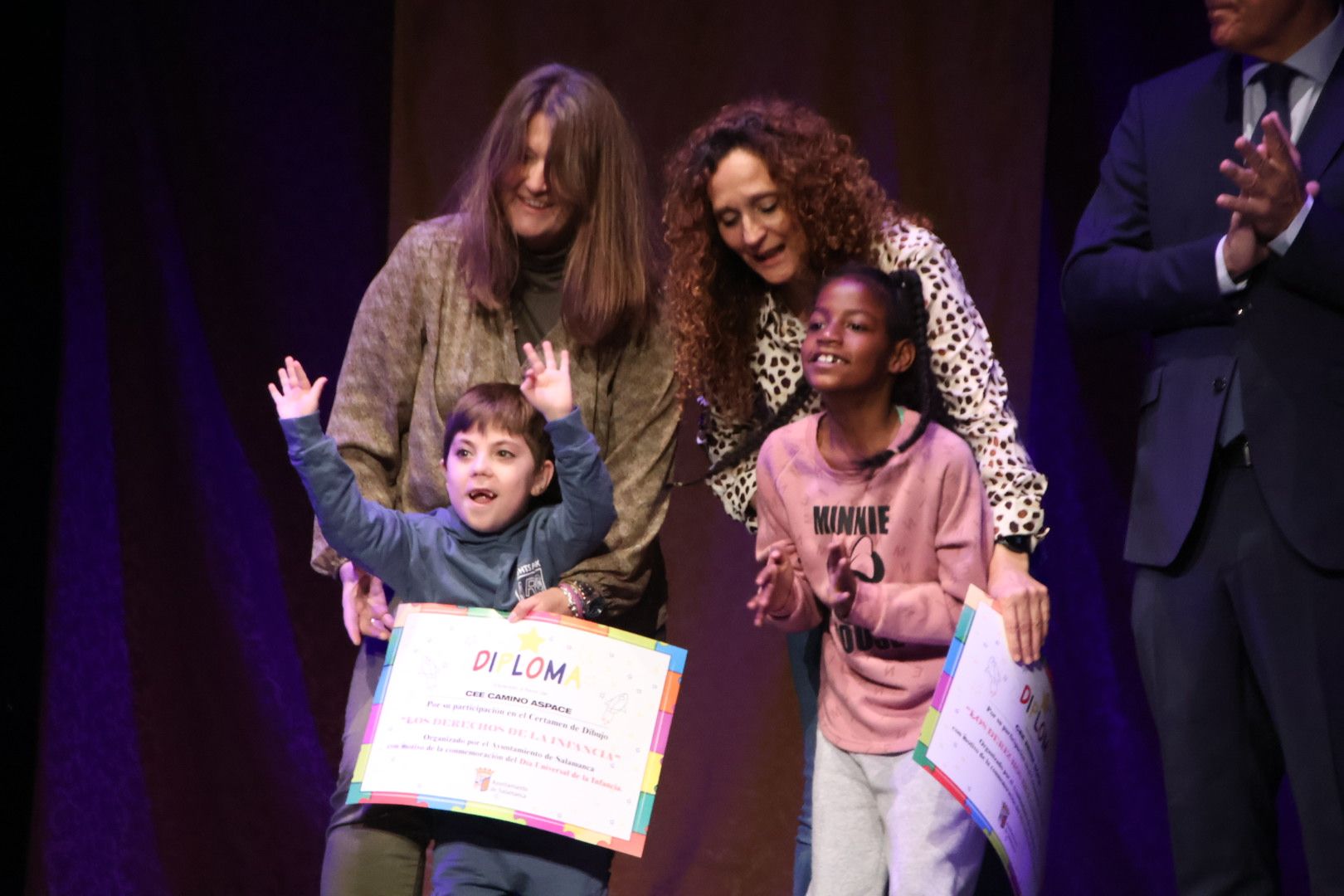 Entrega de reconocimientos del concurso escolar con motivo del Día Universal de la Infancia