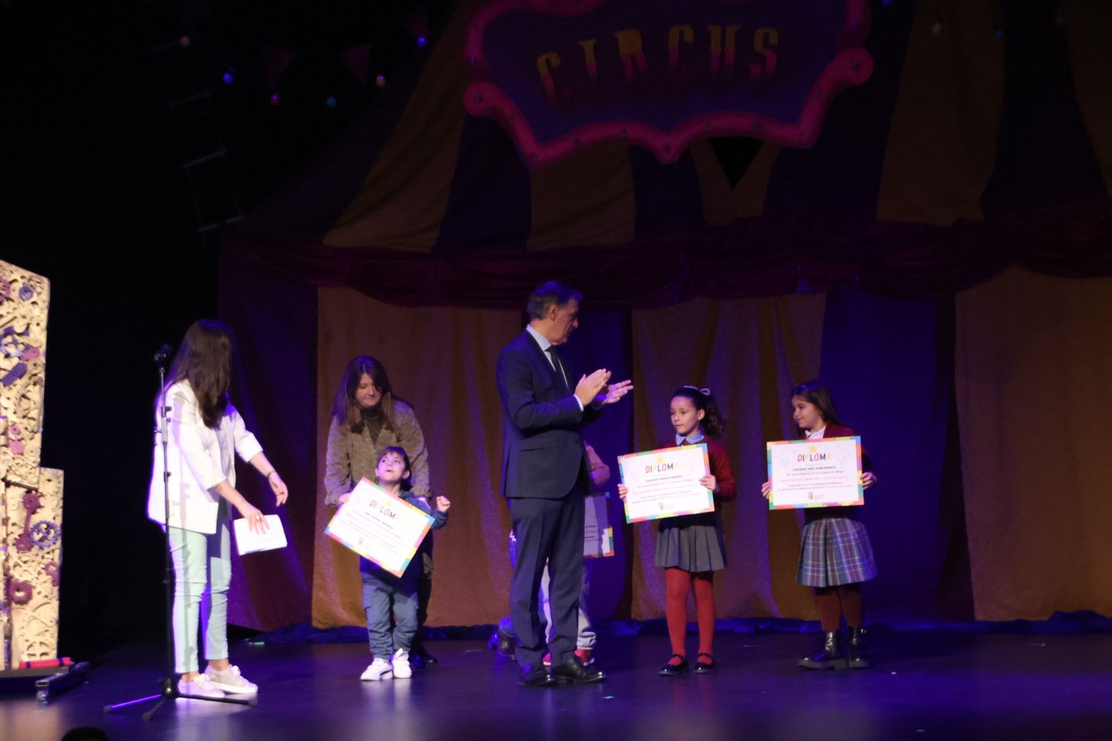 Entrega de reconocimientos del concurso escolar con motivo del Día Universal de la Infancia