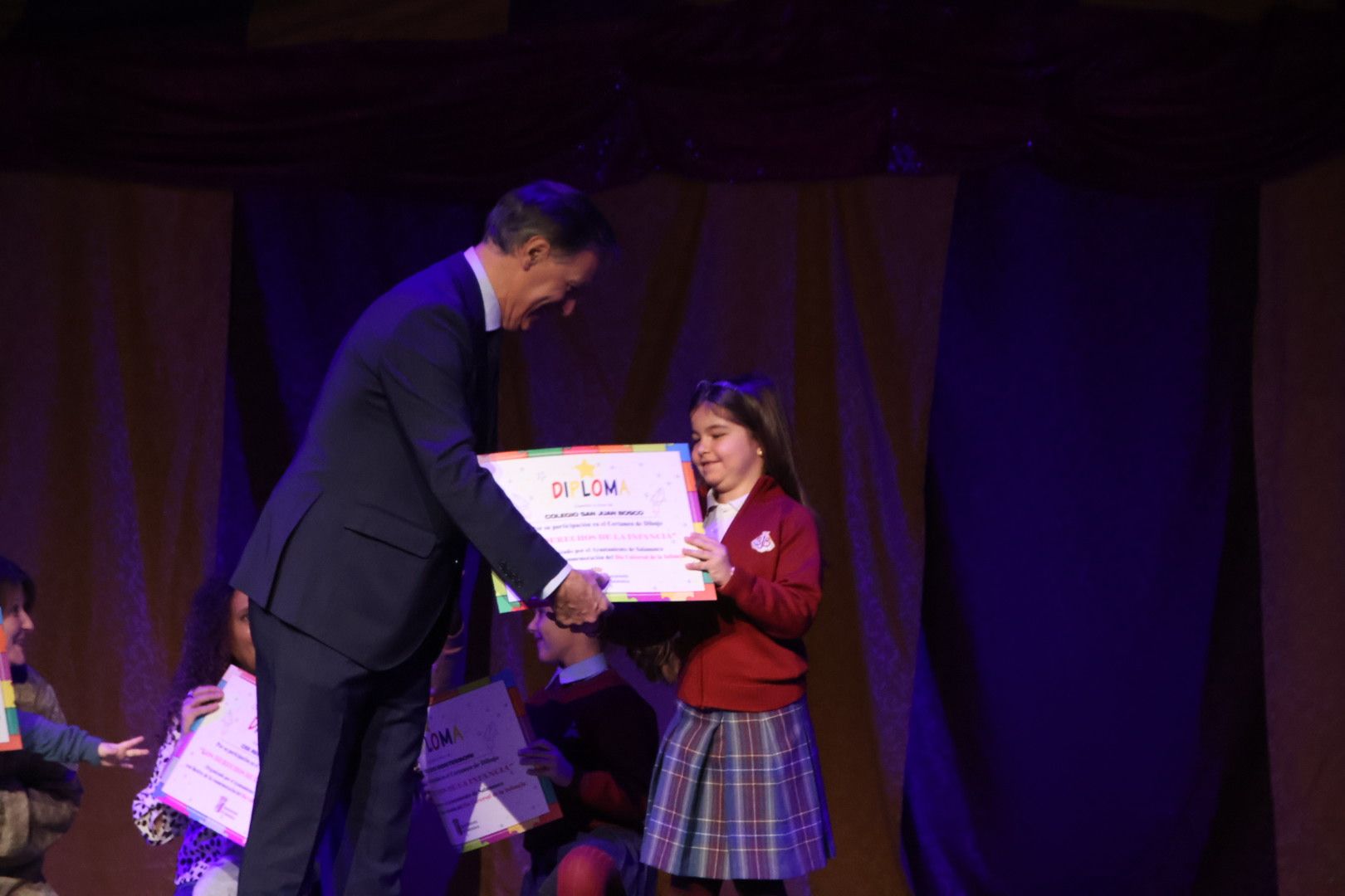 Entrega de reconocimientos del concurso escolar con motivo del Día Universal de la Infancia