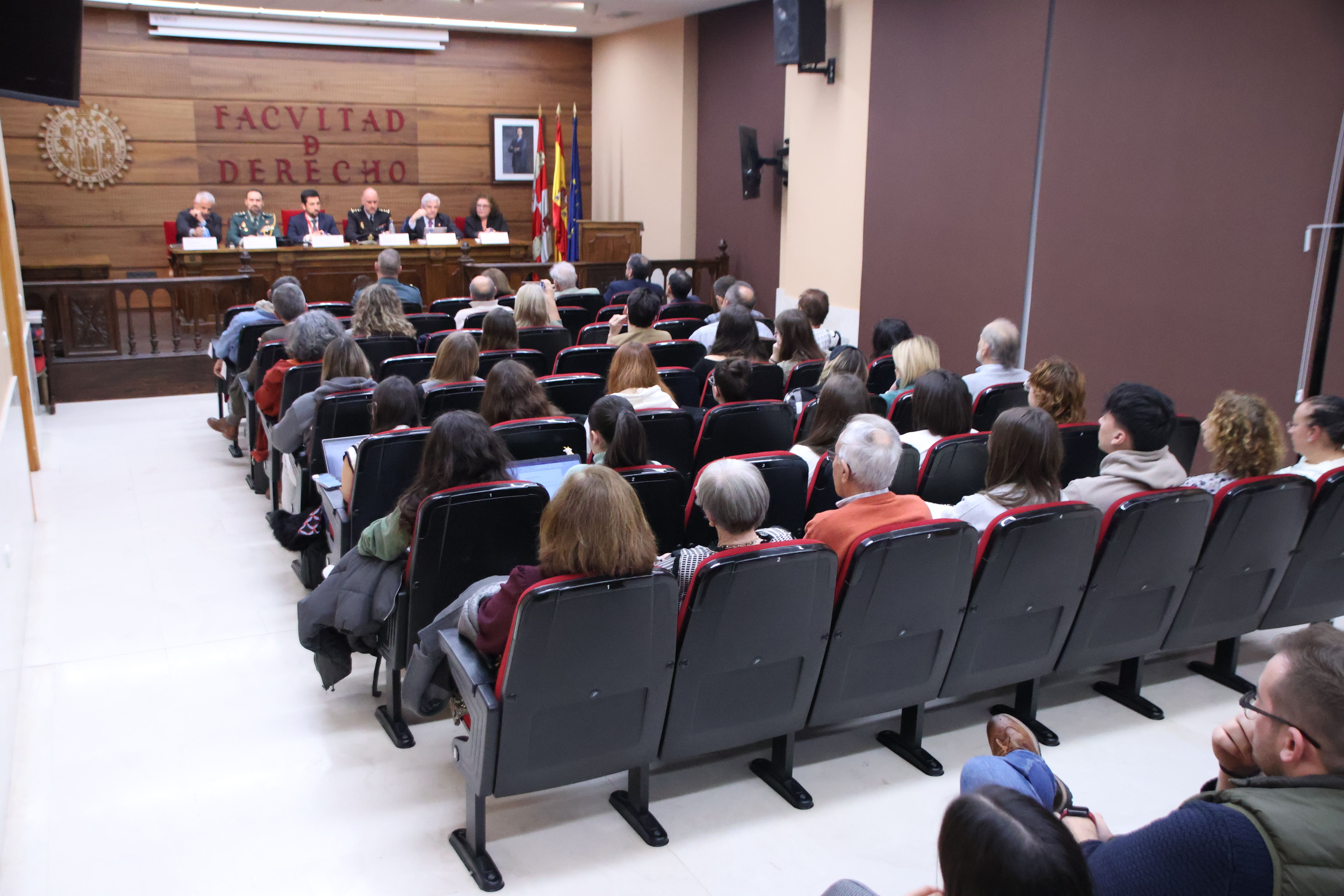 Mesa redonda “Terrorismo y sociedad”, organizada por la cátedra Almirante Martín Granizo y el Centro Memorial de las Víctimas del Terrorismo