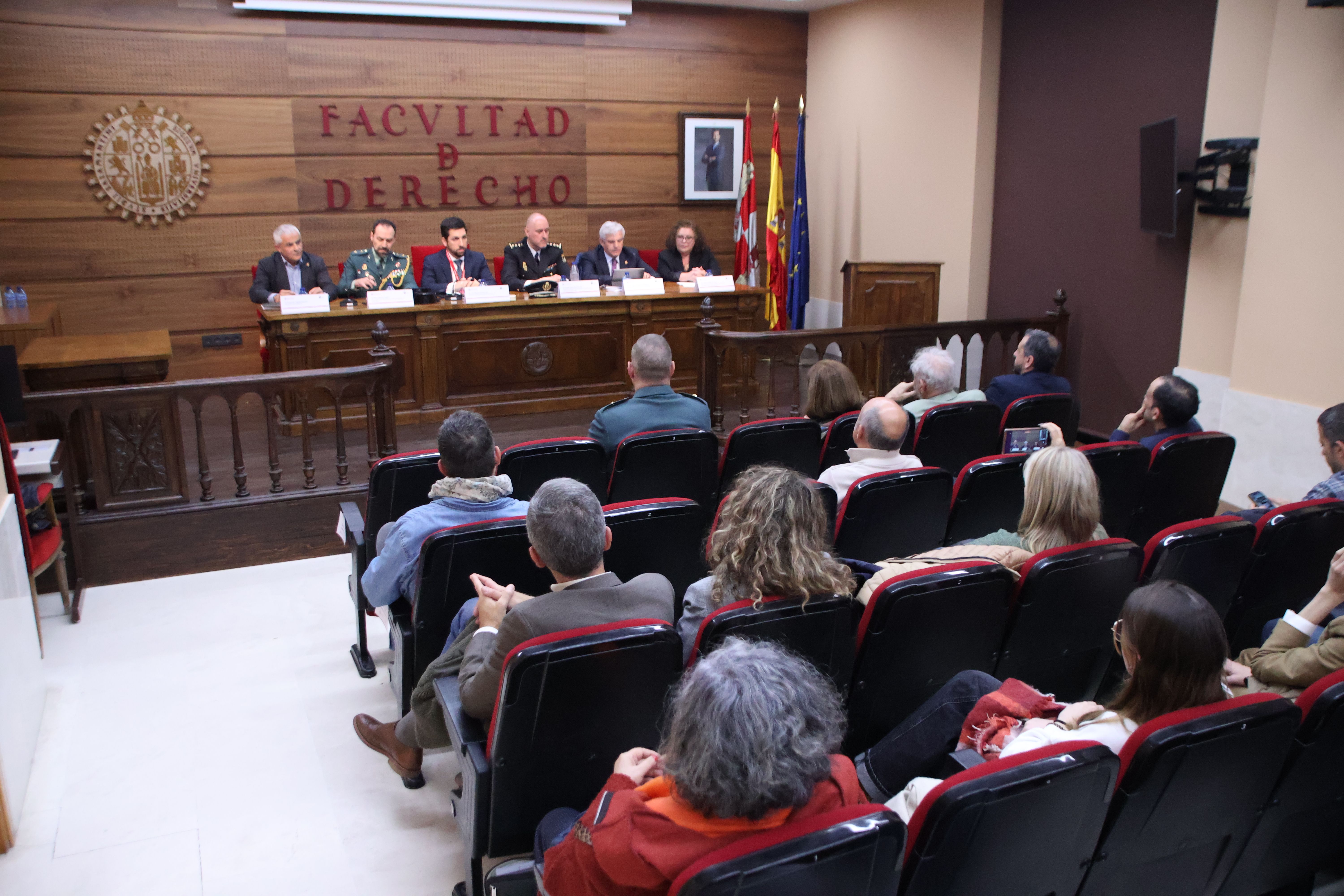 Mesa redonda “Terrorismo y sociedad”, organizada por la cátedra Almirante Martín Granizo y el Centro Memorial de las Víctimas del Terrorismo