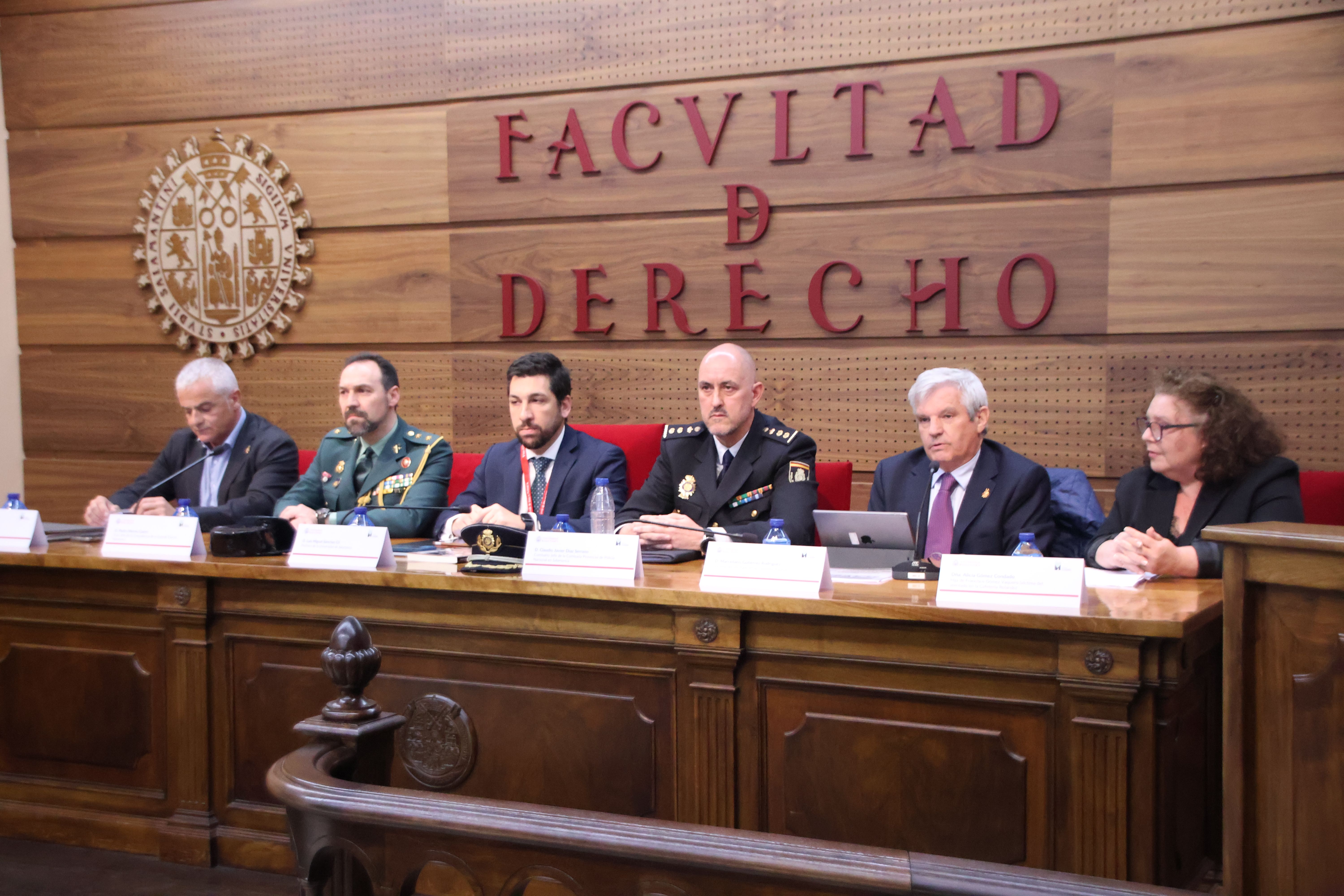 Mesa redonda “Terrorismo y sociedad”, organizada por la cátedra Almirante Martín Granizo y el Centro Memorial de las Víctimas del Terrorismo