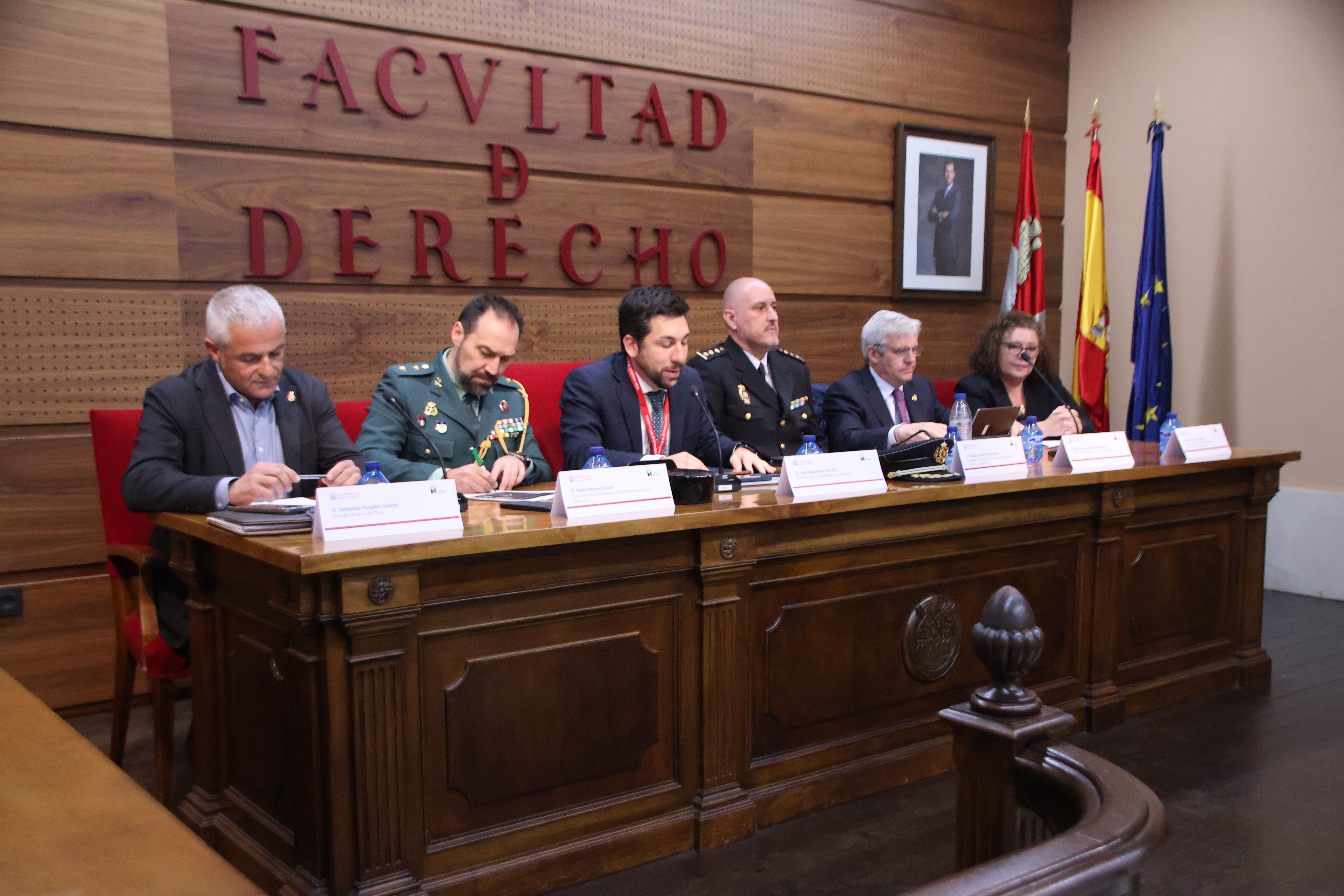 Mesa redonda “Terrorismo y sociedad”, organizada por la cátedra Almirante Martín Granizo y el Centro Memorial de las Víctimas del Terrorismo