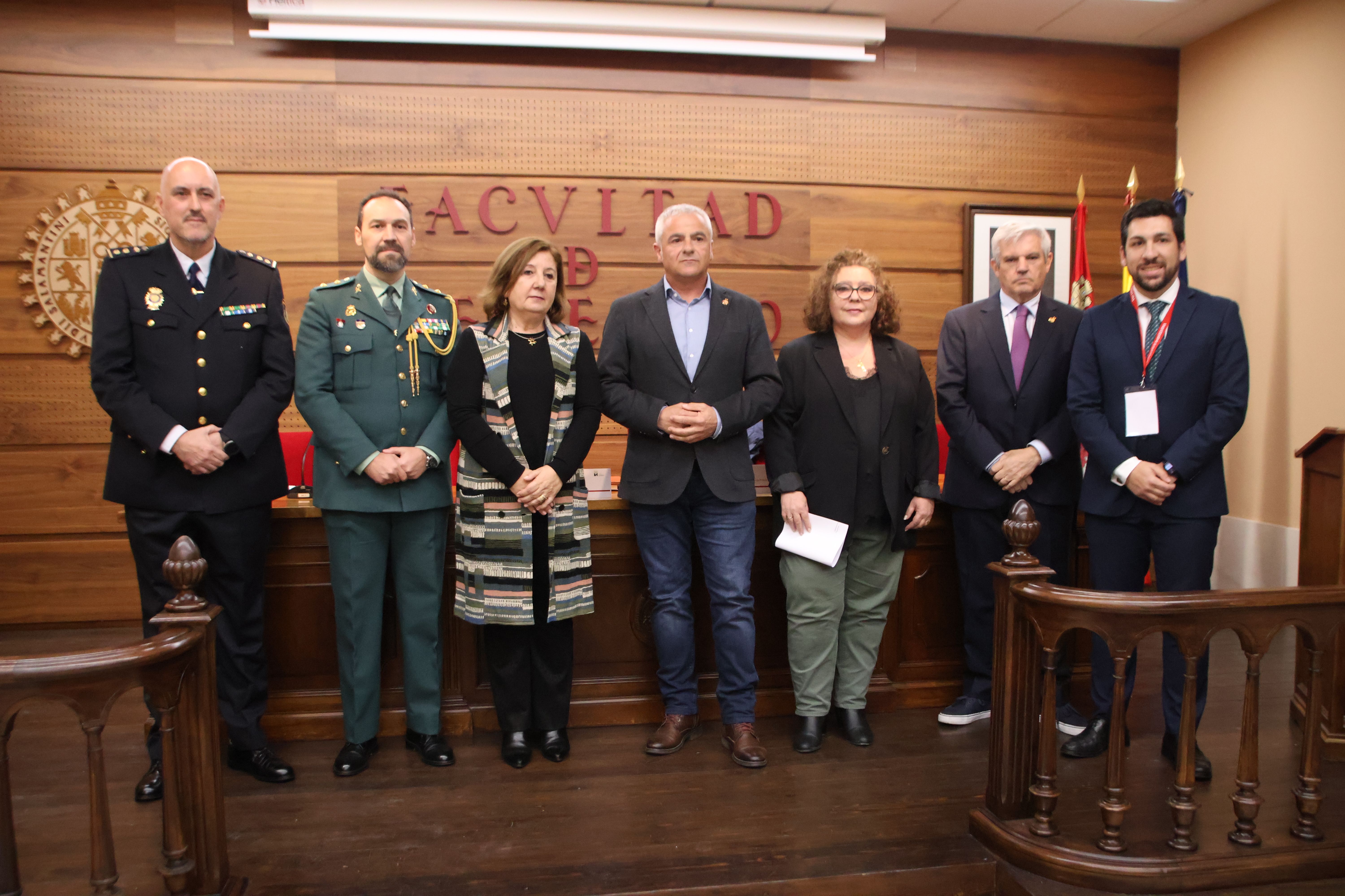 Mesa redonda “Terrorismo y sociedad”, organizada por la cátedra Almirante Martín Granizo y el Centro Memorial de las Víctimas del Terrorismo