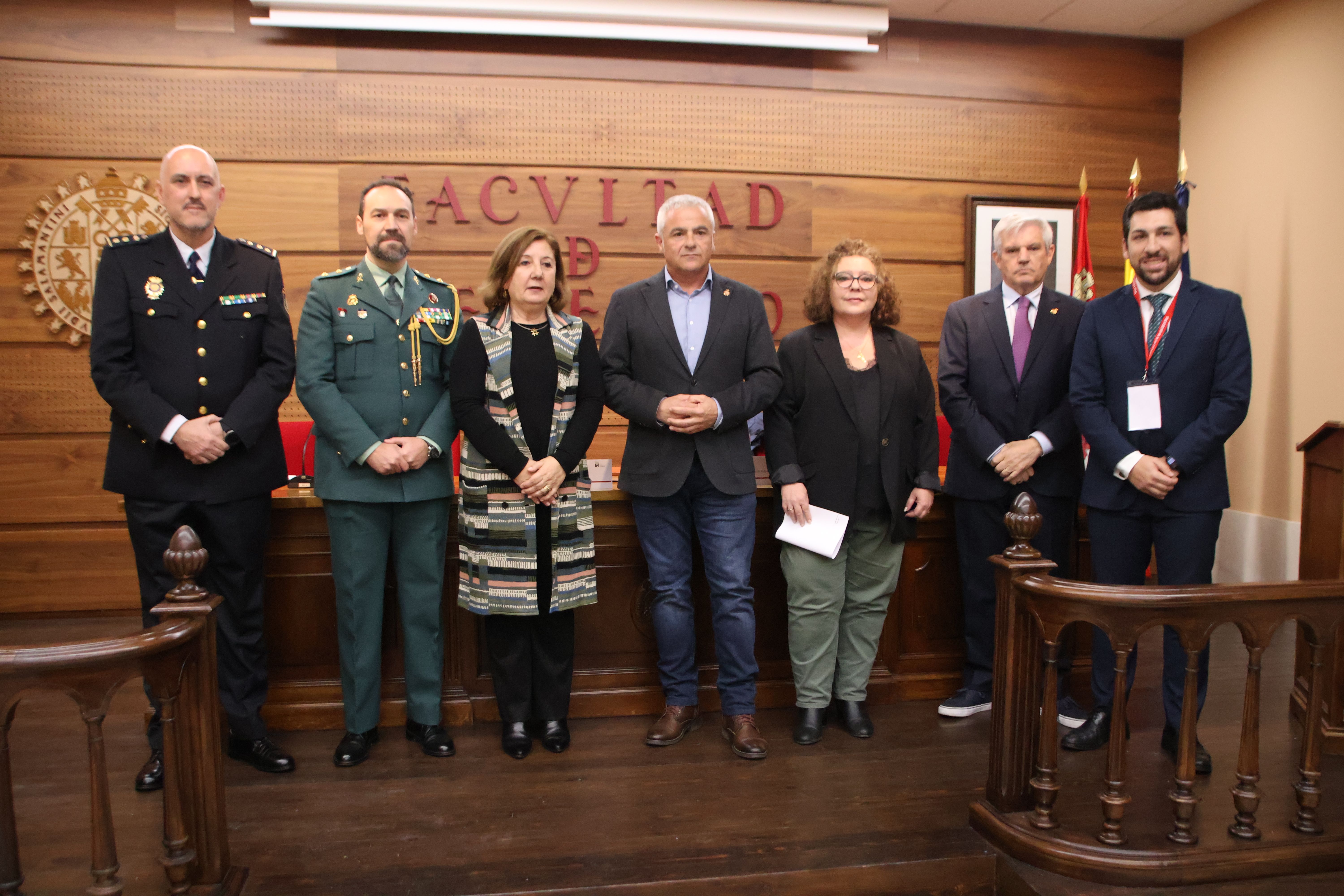 Mesa redonda “Terrorismo y sociedad”, organizada por la cátedra Almirante Martín Granizo y el Centro Memorial de las Víctimas del Terrorismo