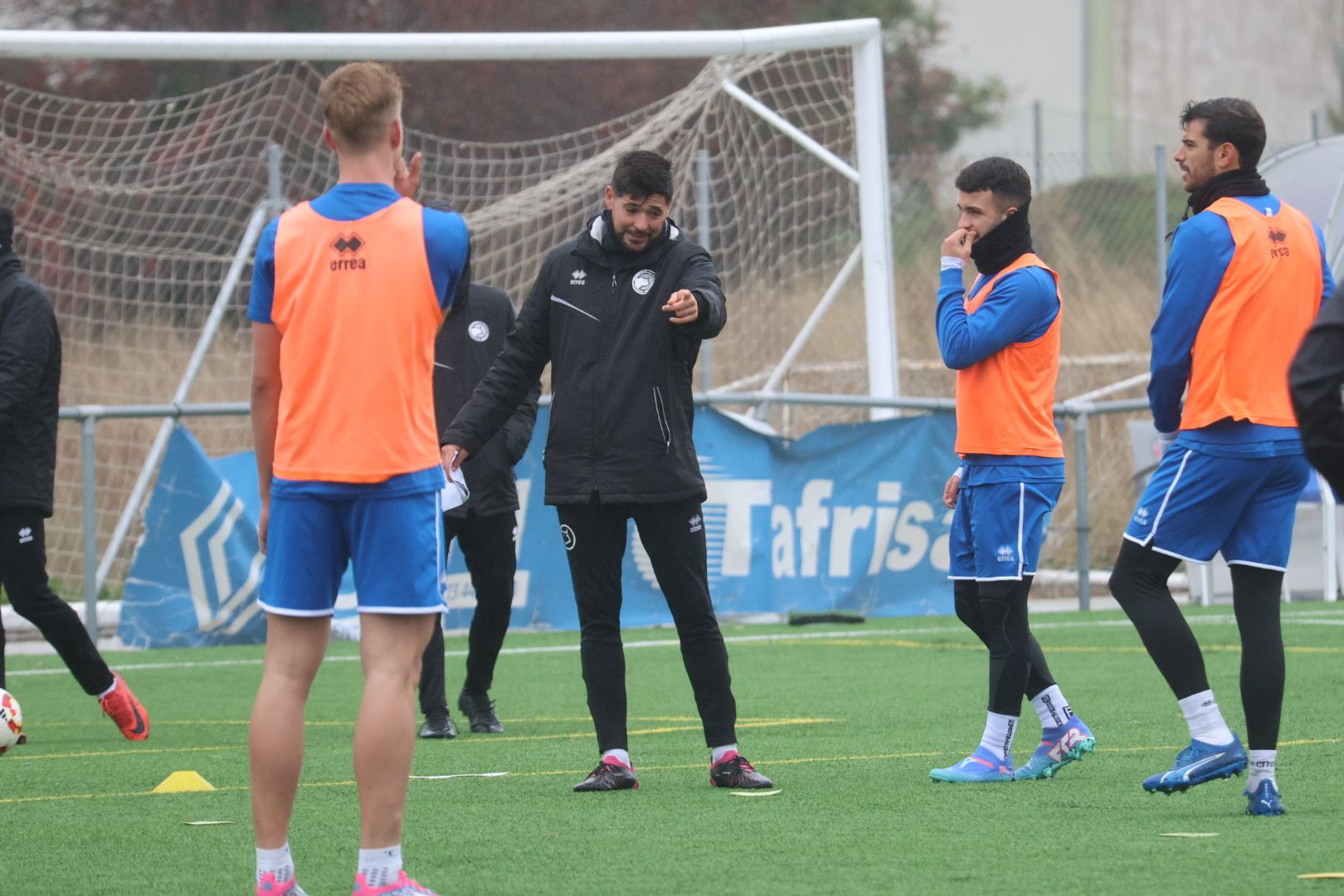 Edgar Ponce da instrucciones en un entrenamiento de Unionistas | FOTO ANDREA MATEOS