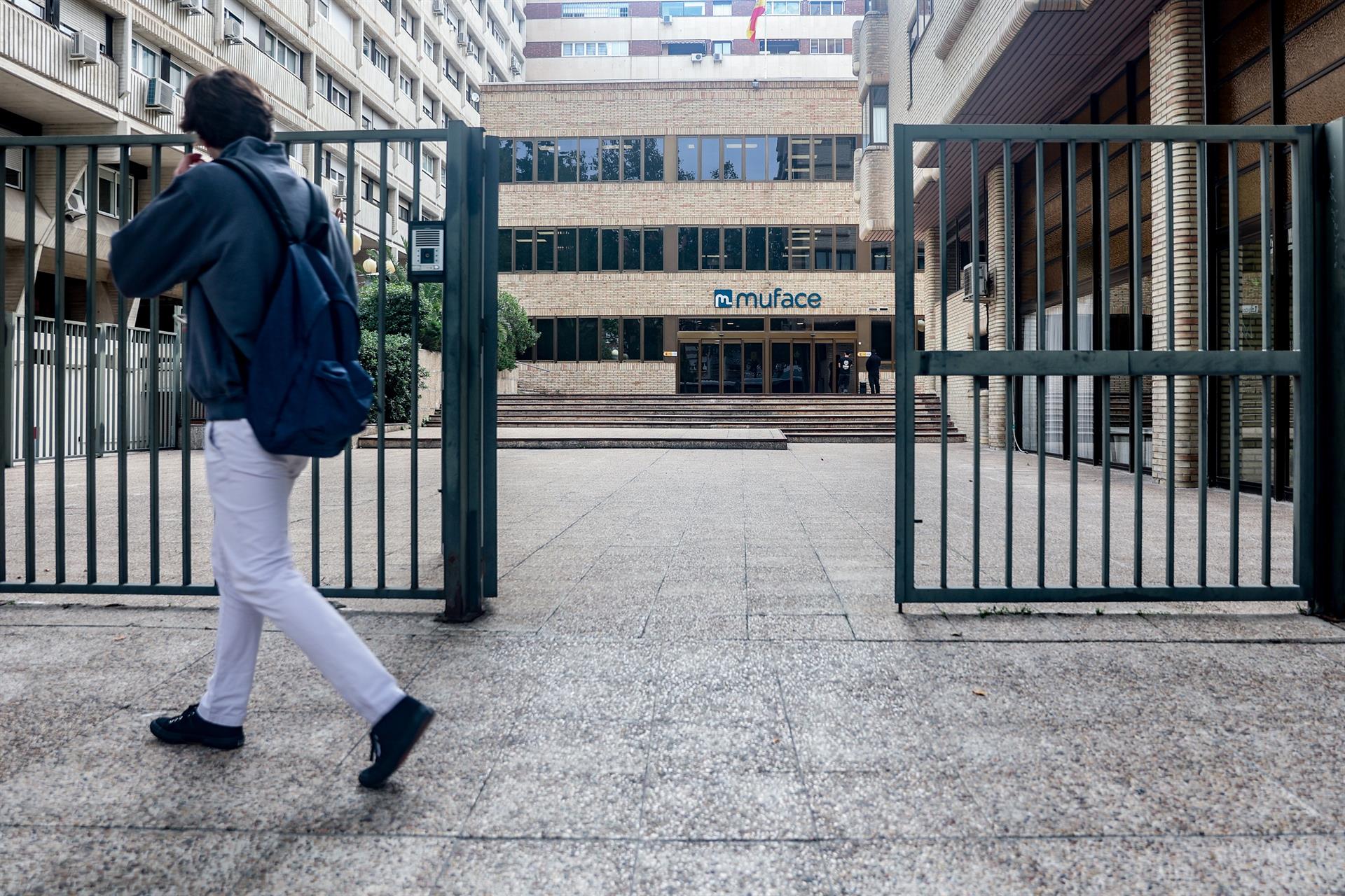 Imagen de archivo de la fachada de un edificio de Muface.   Ricardo Rubio   Europa Press  