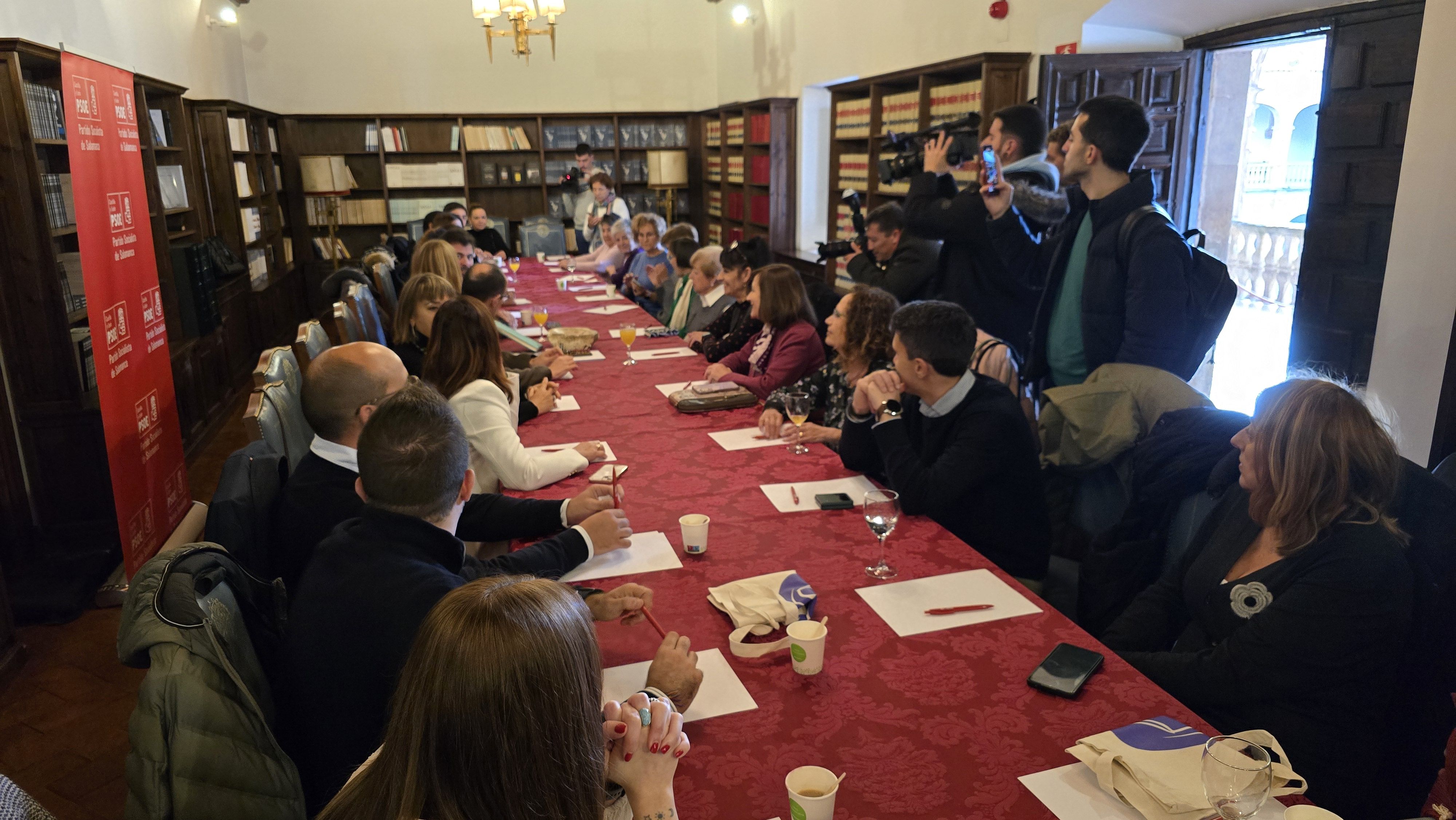 Charla de la directora general de la Mujer, Cristina Hernández, en el Colegio Fonseca de Salamanca