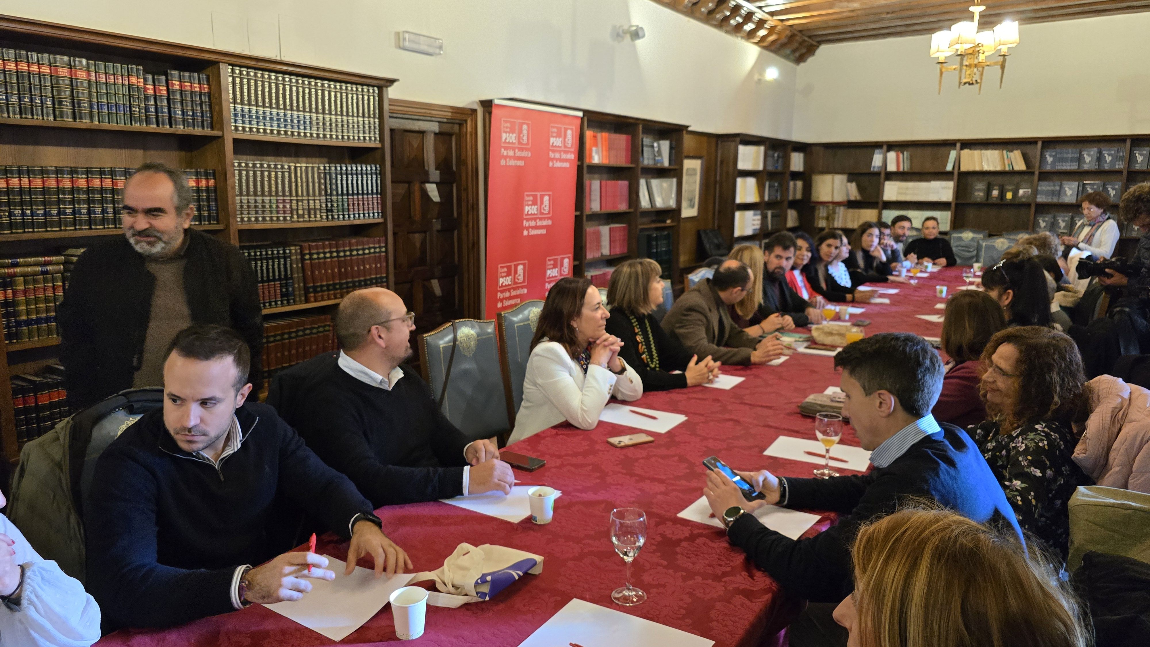 Charla de la directora general de la Mujer, Cristina Hernández, en el Colegio Fonseca de Salamanca