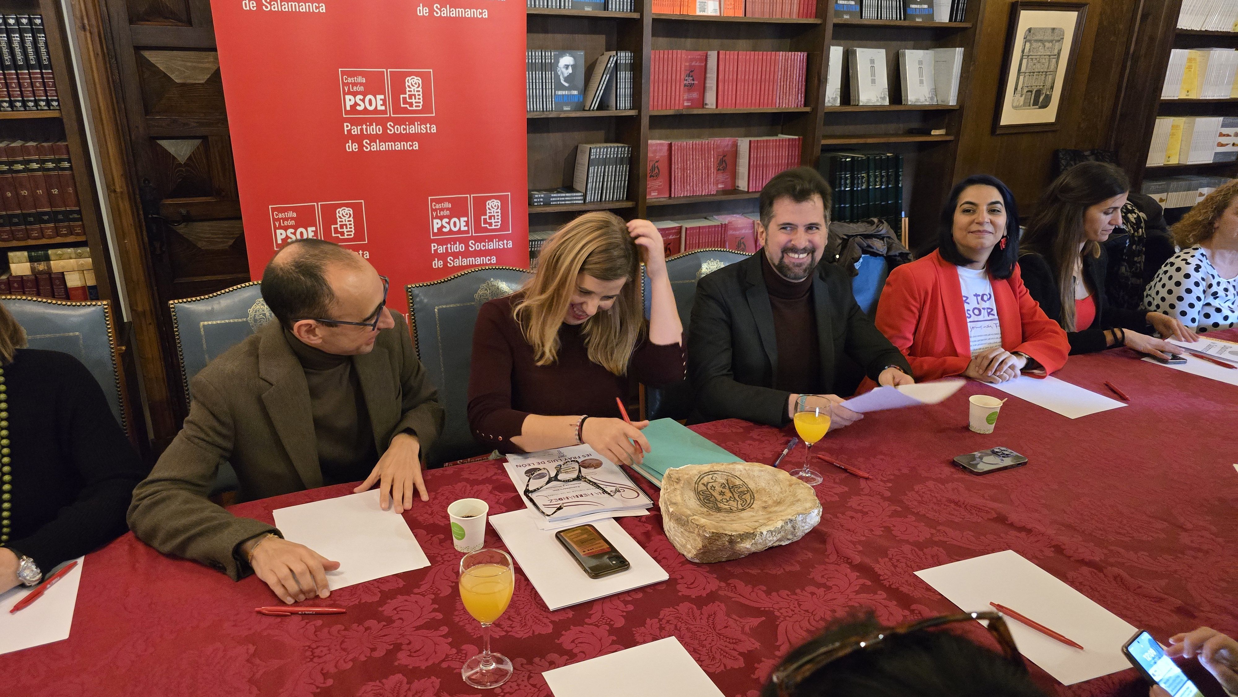 Charla de la directora general de la Mujer, Cristina Hernández, en el Colegio Fonseca de Salamanca