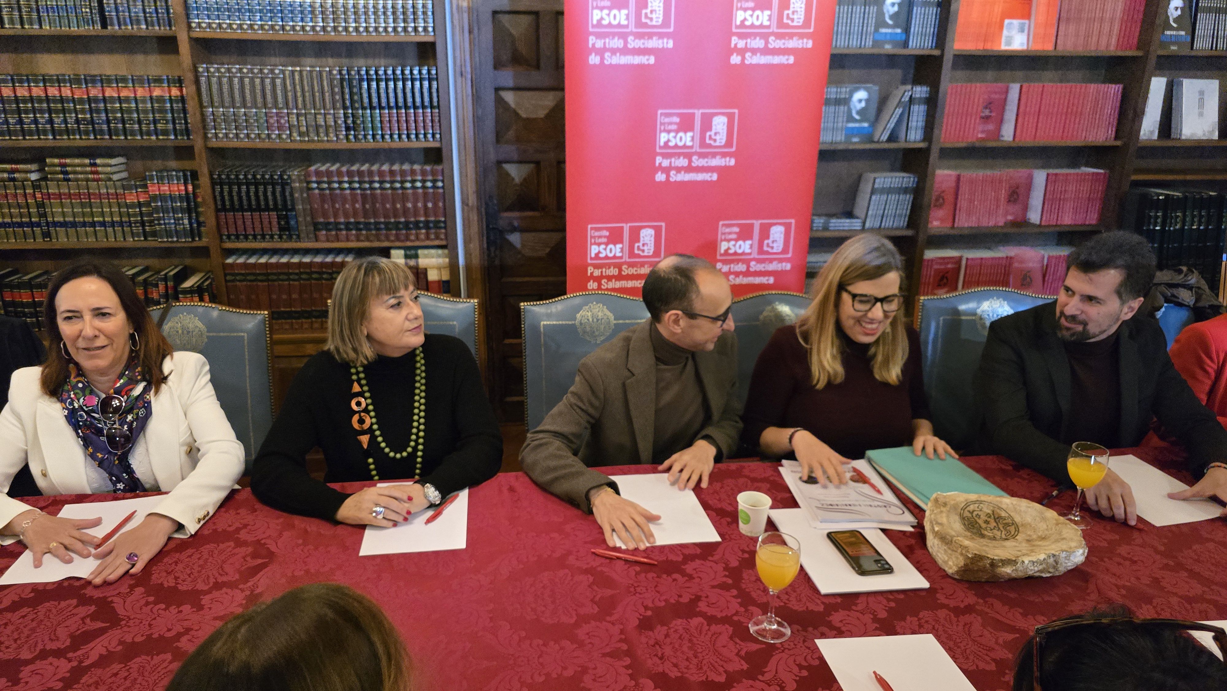 Charla de la directora general de la Mujer, Cristina Hernández, en el Colegio Fonseca de Salamanca