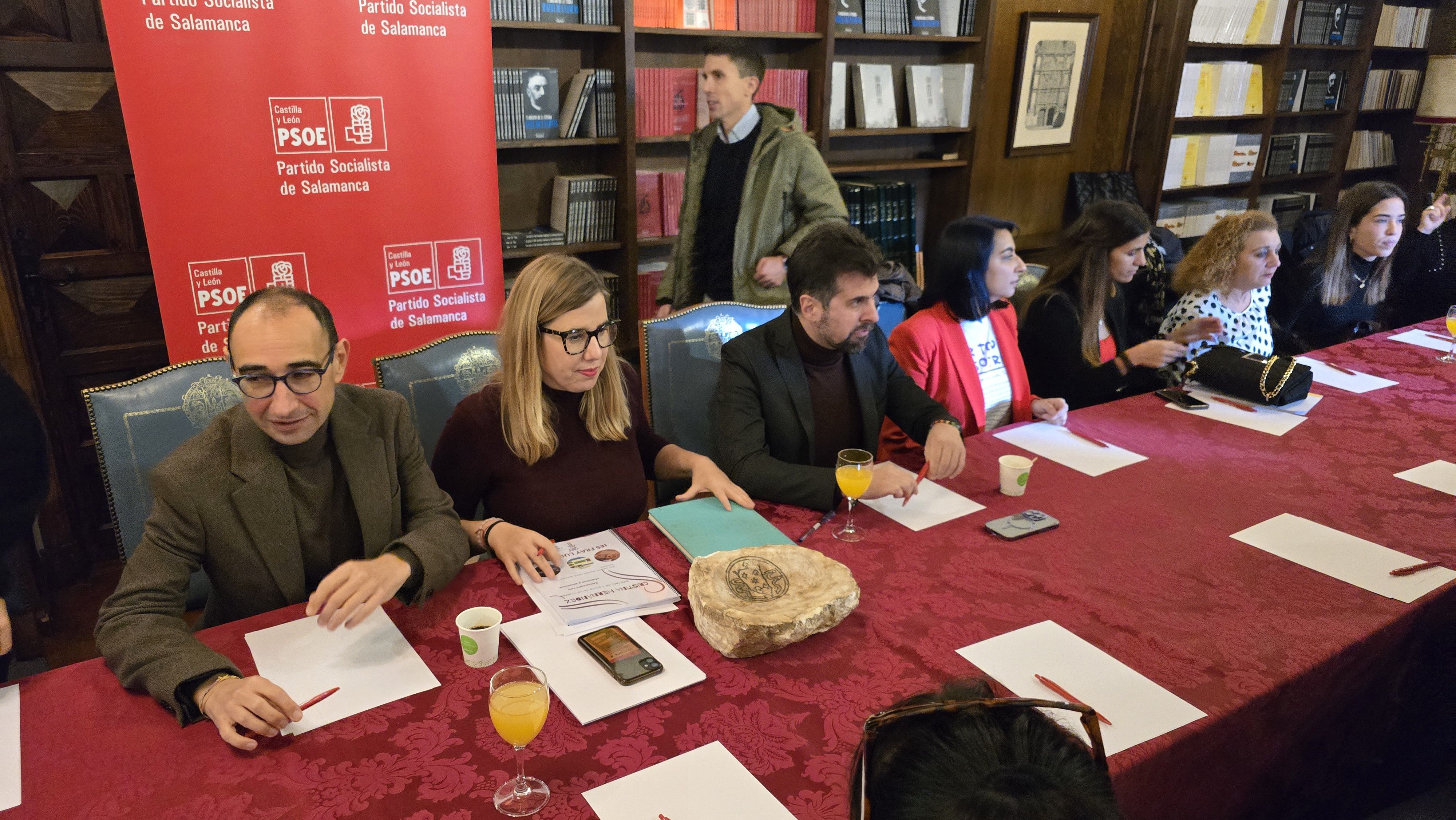 Charla de la directora general de la Mujer, Cristina Hernández, en el Colegio Fonseca de Salamanca