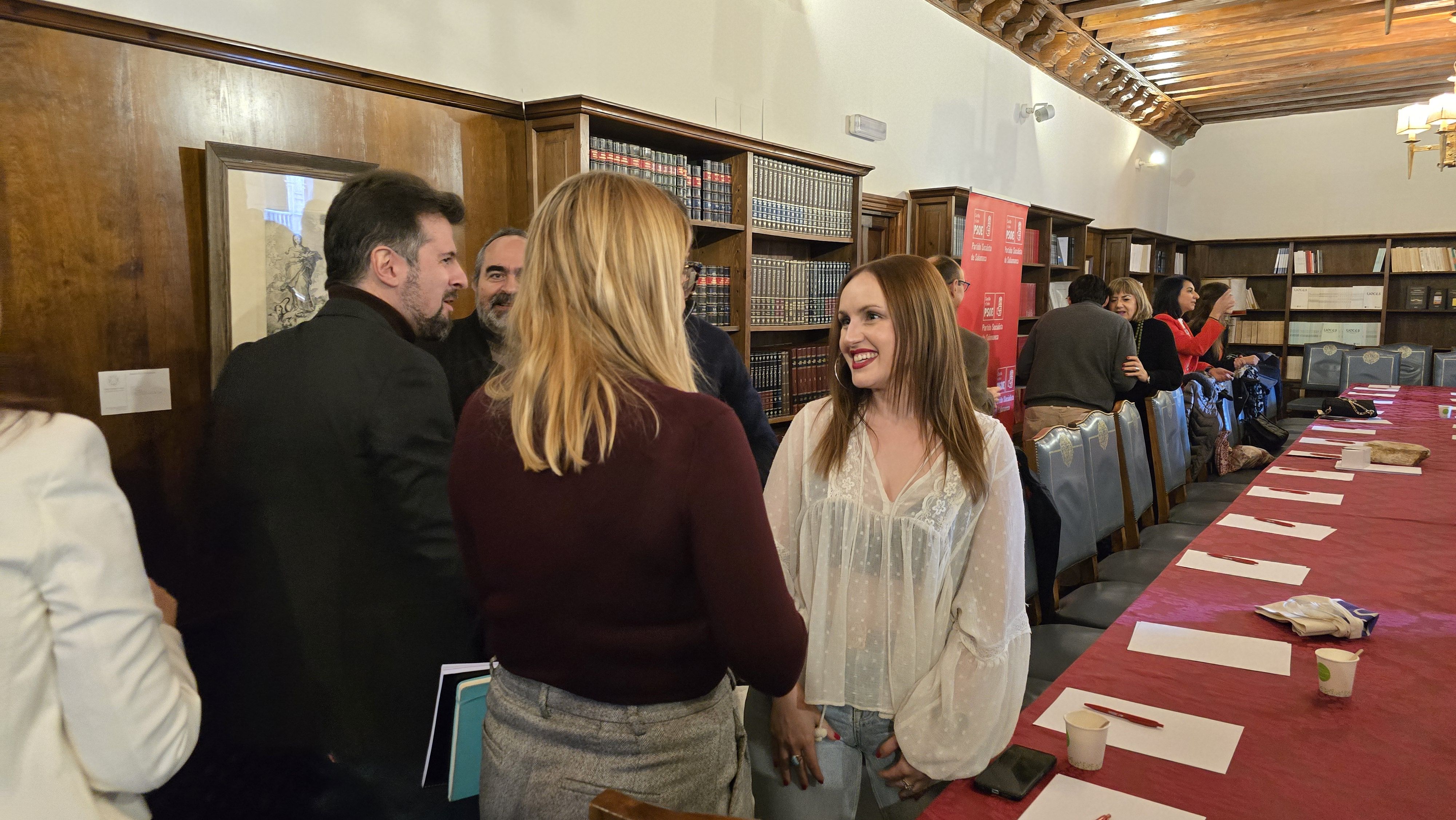 Charla de la directora general de la Mujer, Cristina Hernández, en el Colegio Fonseca de Salamanca