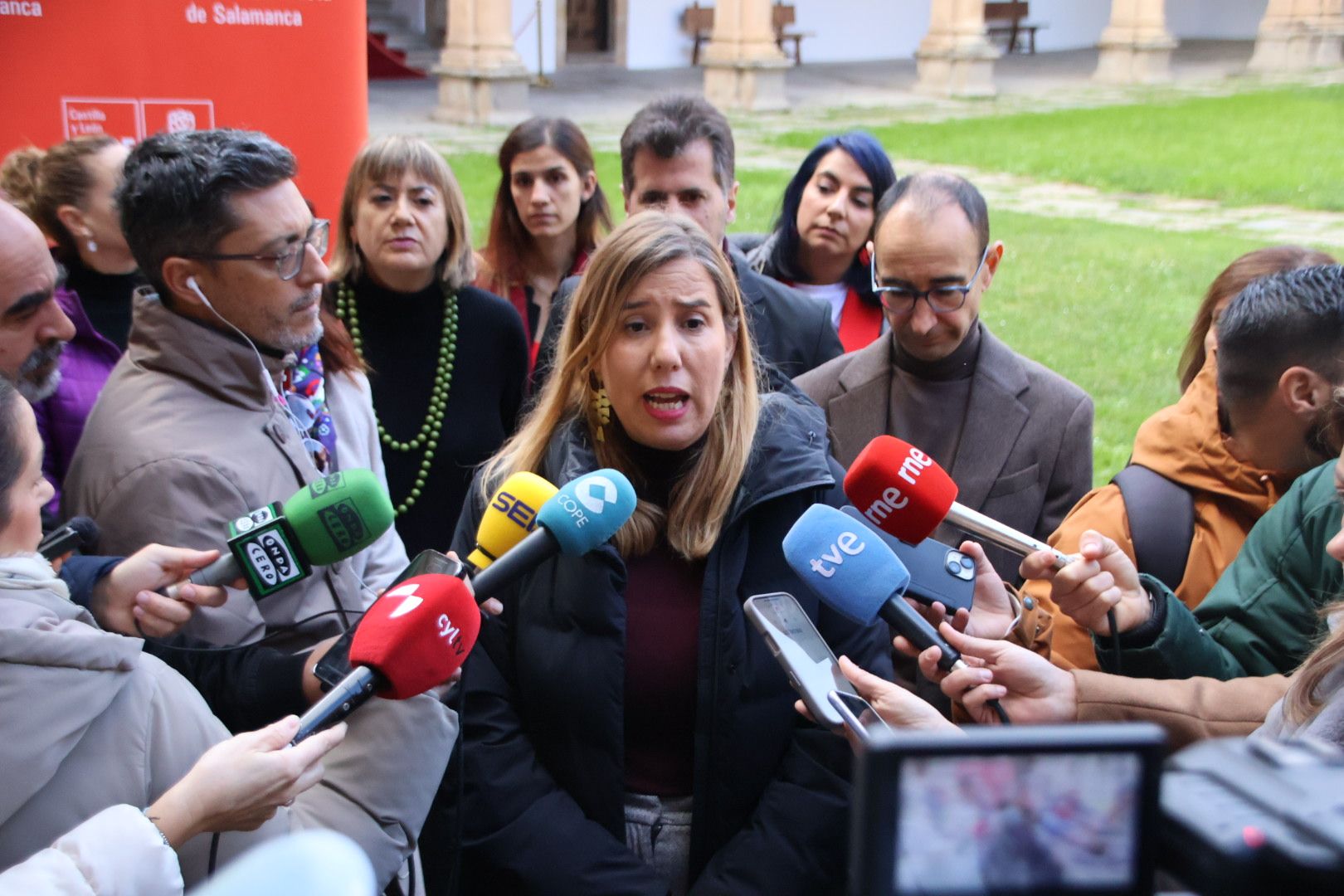 Charla de la directora general de la Mujer, Cristina Hernández, en el Colegio Fonseca de Salamanca