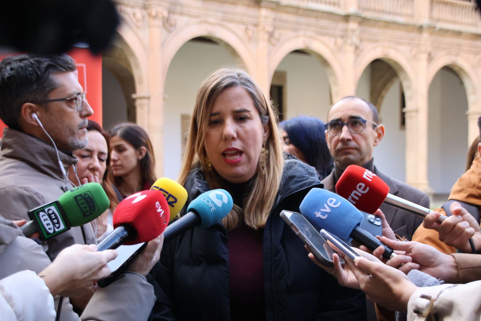 Charla de la directora general de la Mujer, Cristina Hernández, en el Colegio Fonseca de Salamanca