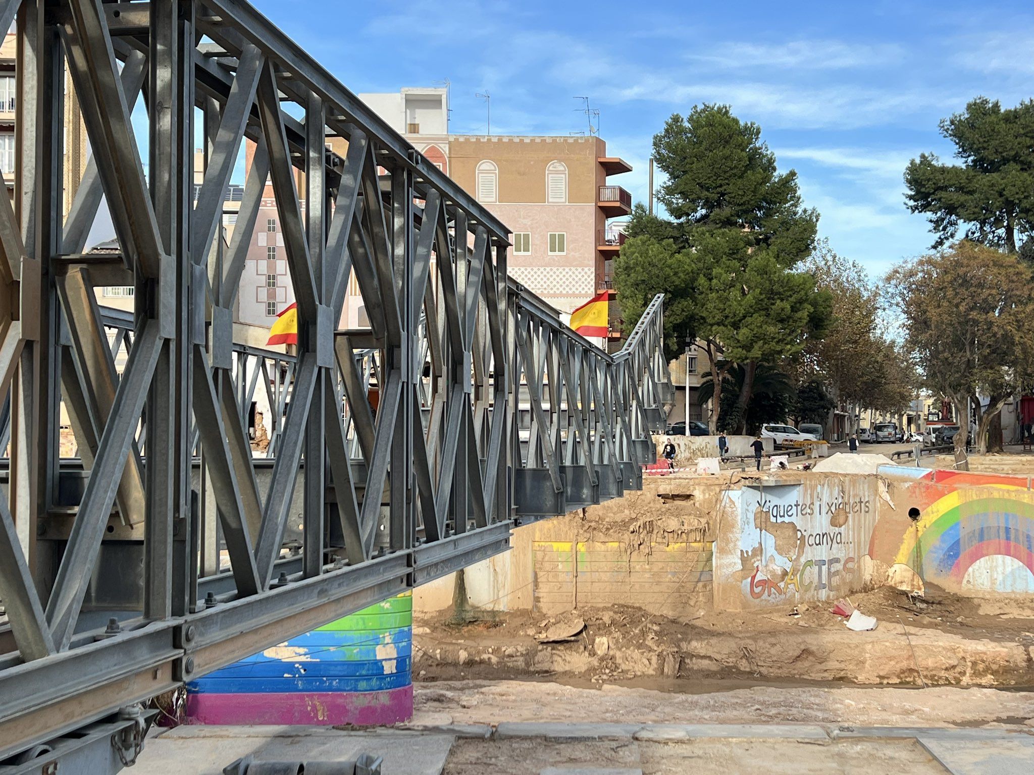 Militares salmantinos del REI11 montan un puente en Picanya, Valencia. Foto Ejército de Tierra 