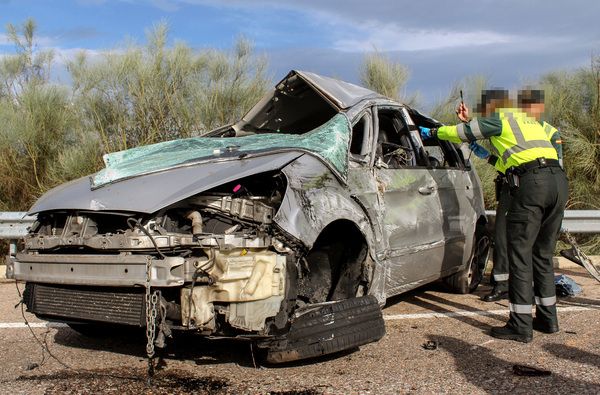 Un fallecido y seis heridos en un accidente en Espeja. Foto Jose Vicente  ICAL 2