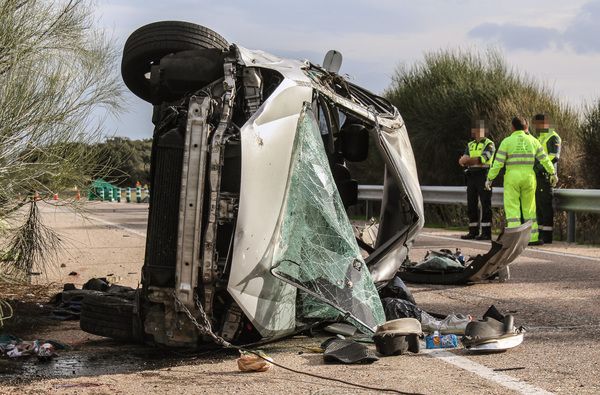 Un fallecido y seis heridos en un accidente en Espeja. Foto Jose Vicente  ICAL 1