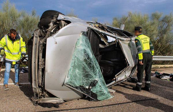 Un fallecido y seis heridos en un accidente en Espeja. Foto Jose Vicente  ICAL