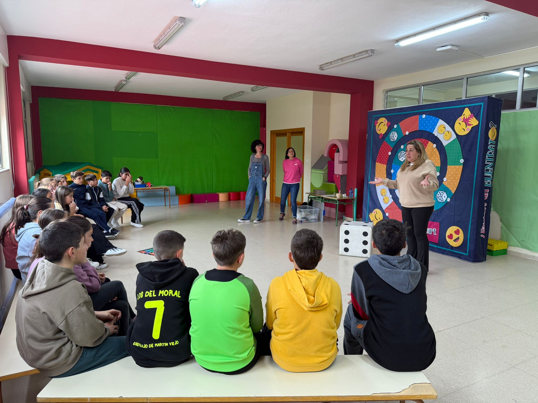 La concejala de Igualdad del Ayuntamiento de Ciudad Rodrigo, Ana María Castaño, ha participado en este juego educativo