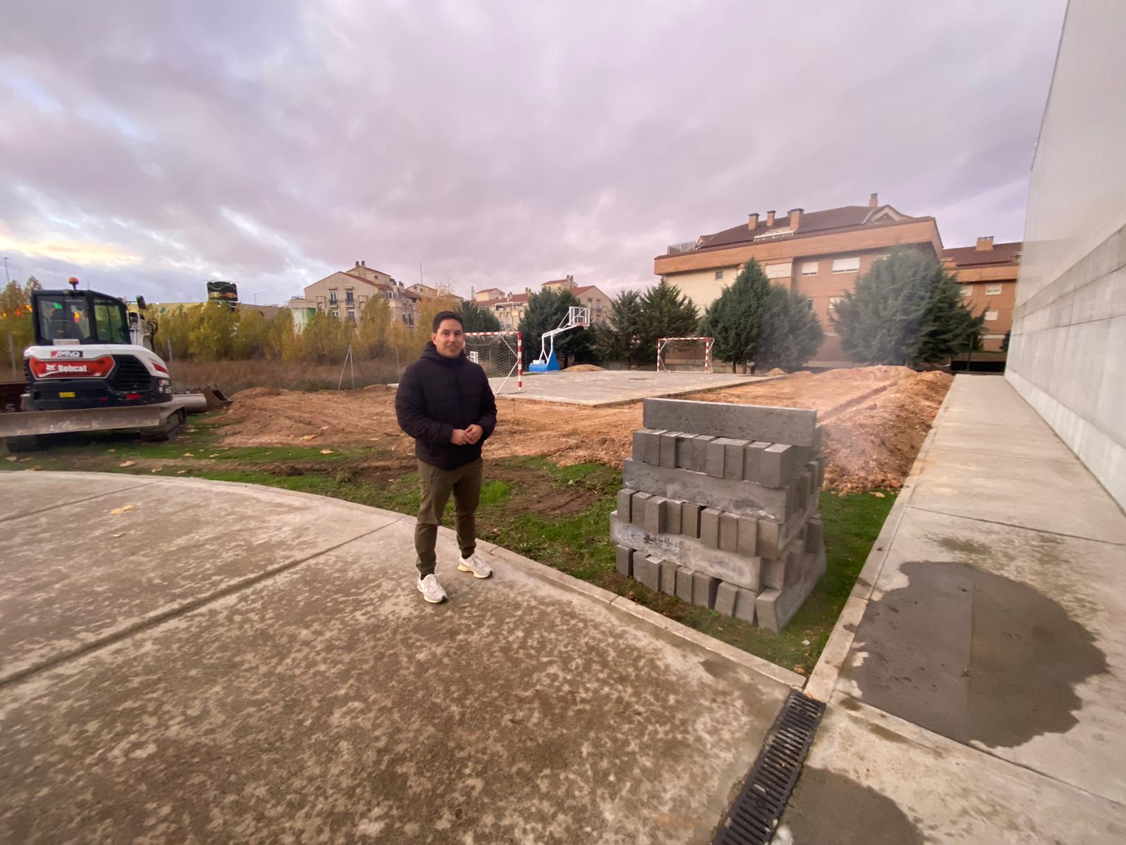 Santa Marta comienza los trabajos para ampliar el campo de fútbol y la cancha de baloncesto de la avenida de Valladolid 